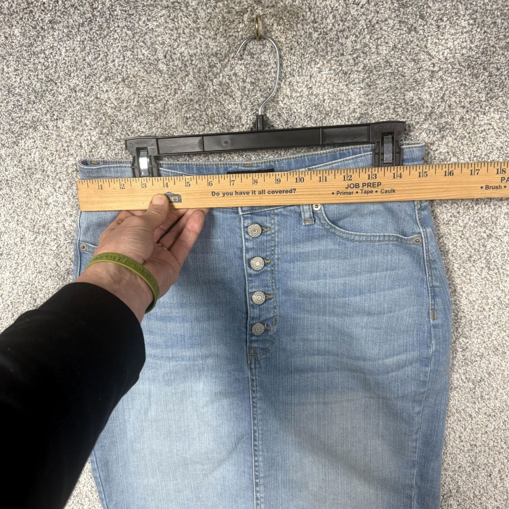 Banana Republic Banana Republic Denim Skirt 4 Button Front Pencil Light Wash Office Chic Classic Skirt Women 4 Blue Knee Length Pockets Stretch"} Size 27" / US 4 / IT 40 - 2 Thumbnail