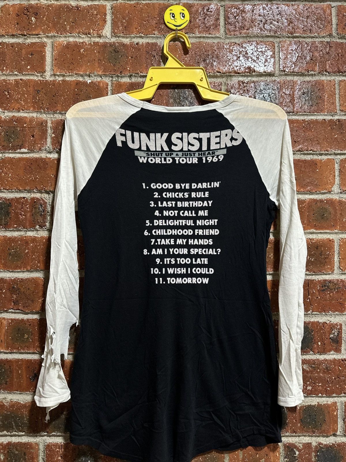 Band Tees × Vintage Thrashed Vintage Funk Sisters World Tour 1969 Distress Tee Size S / US 4 / IT 40 - 8 Thumbnail
