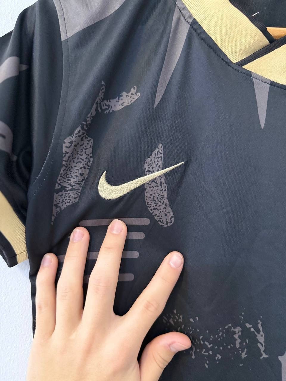 Nike Nike Brazil Soccer Jersey Womenswear Streetwear Rare M Size M / US 6-8 / IT 42-44 - 11 Thumbnail