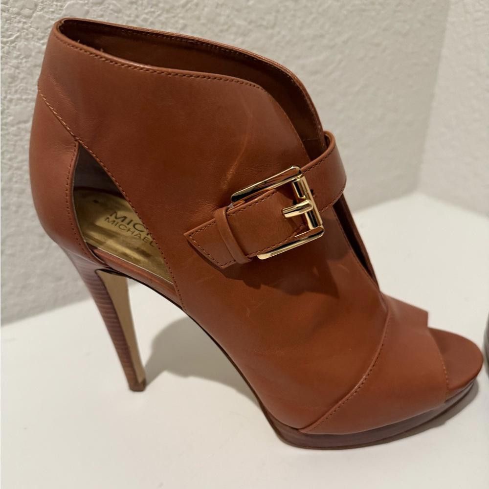 Michael kors isabella bootie outlet