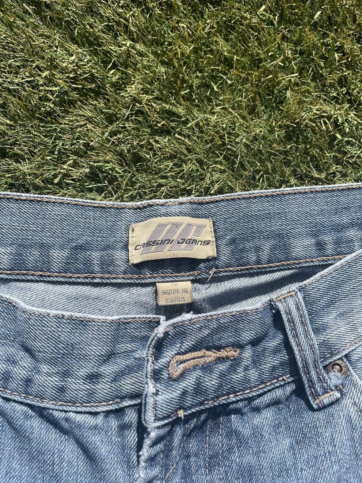Oleg Cassini Oleg Cassini jeans shorts baggy size 36 blue no button Size US 36 / EU 52 - 2 Thumbnail