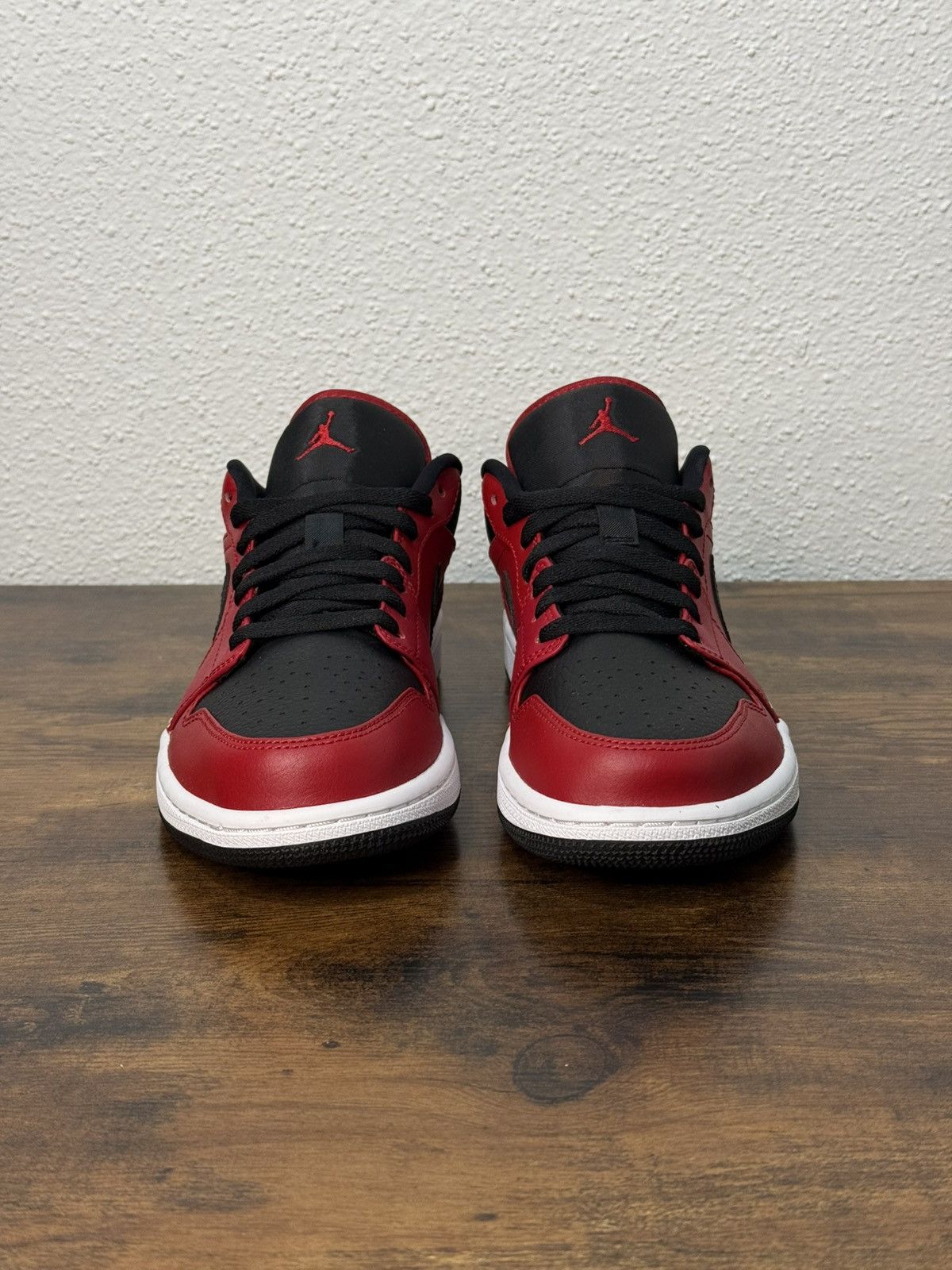 Jordan Brand × Nike Nike Air Jordan 1 Low Reverse Bred Pebbled Swoosh size 9 Size US 9 / EU 42 - 3 Thumbnail