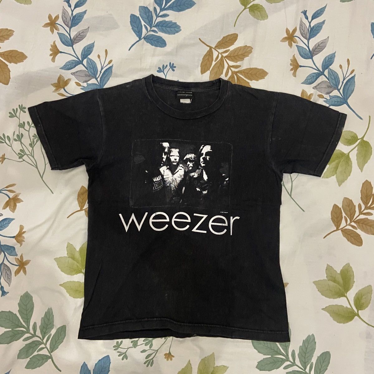 Band Tees Vintage Weezer T-Shirt (Size Small) Copyright 2001 Size US S / EU 44-46 / 1 - 1 Thumbnail