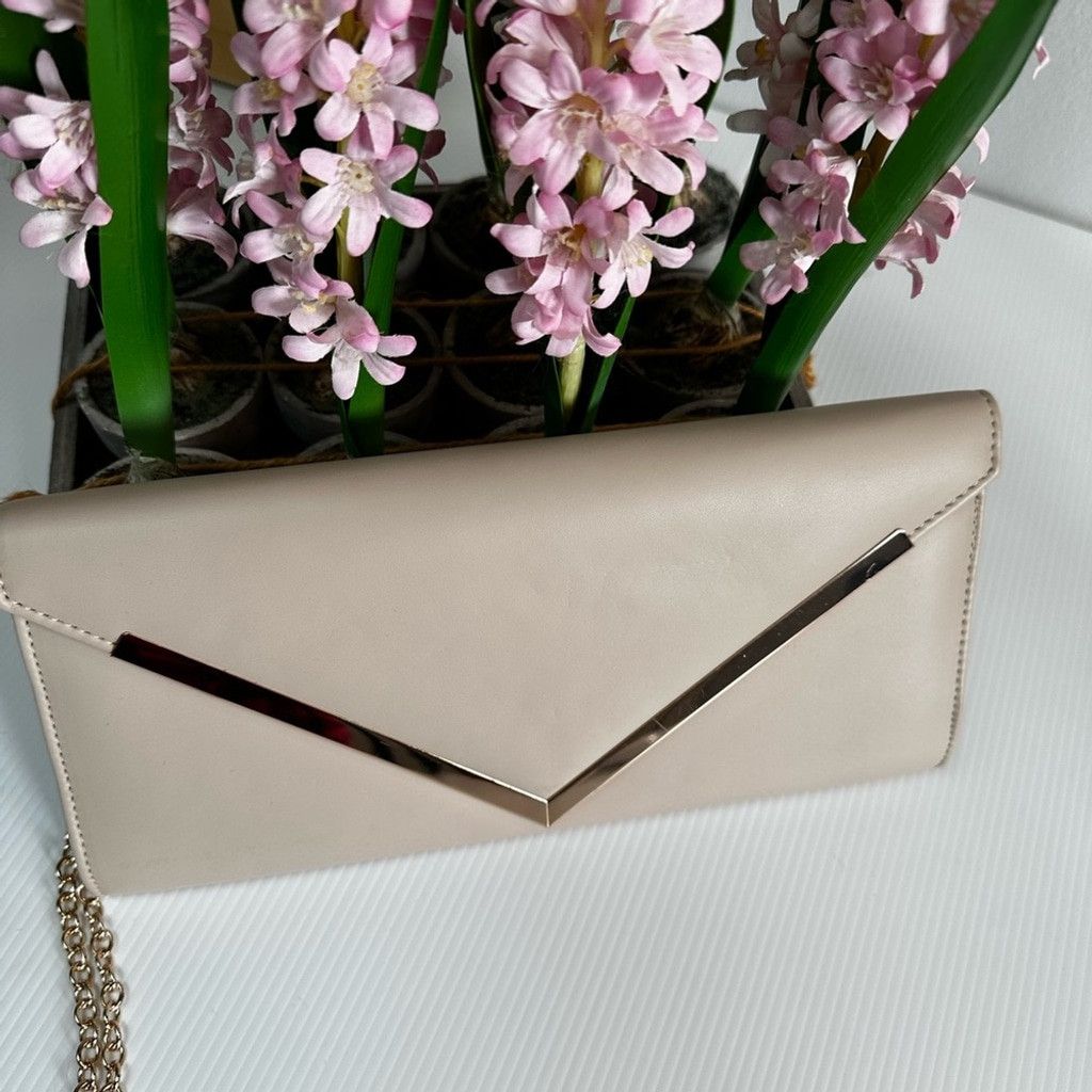 Aldo Aldo beige envelope clutch with gold chain Size ONE SIZE - 1 Thumbnail