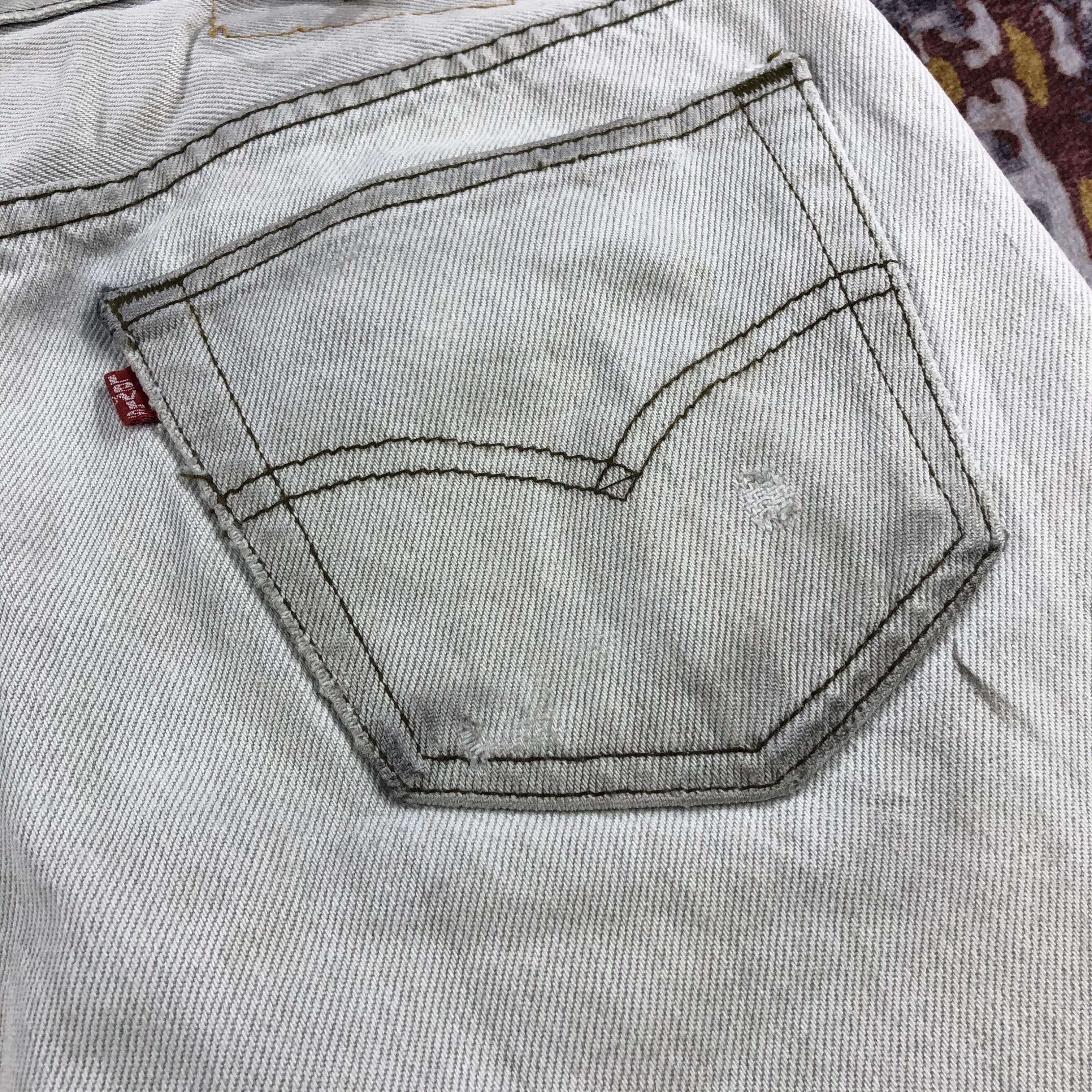 Levi's Vintage 90s Light Wash Levis 501 Jeans-JM2685 Size US 35 - 7 Thumbnail