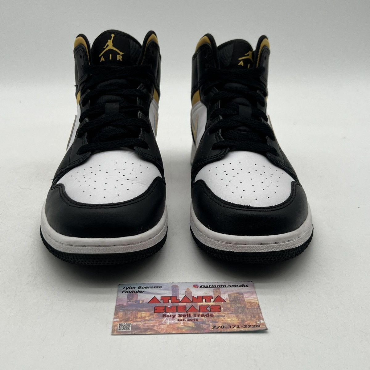 Nike Air Jordan 1 mid black university gold Size US 7 / EU 40 - 2 Thumbnail