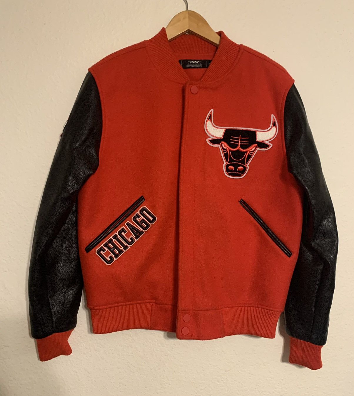 Pro Standard Pro Standard NBA Chicago Bulls Home Town Wool Red Varsity Size US S / EU 44-46 / 1 - 5 Thumbnail