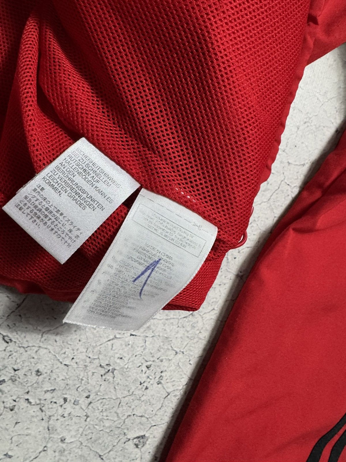 Adidas Adidas FC Liverpool Vintage Nylon Football Track Jacket Size US S / EU 44-46 / 1 - 7 Thumbnail