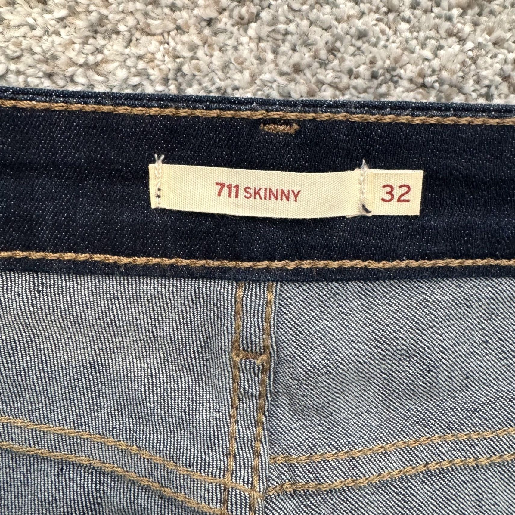 Levi's Levi's Jeans 711 Skinny Womens Dark Blue Wash Mid Rise 32 Regular Stretch Denim 30 Inseam Size 24" / US 00 / IT 34 - 6 Thumbnail