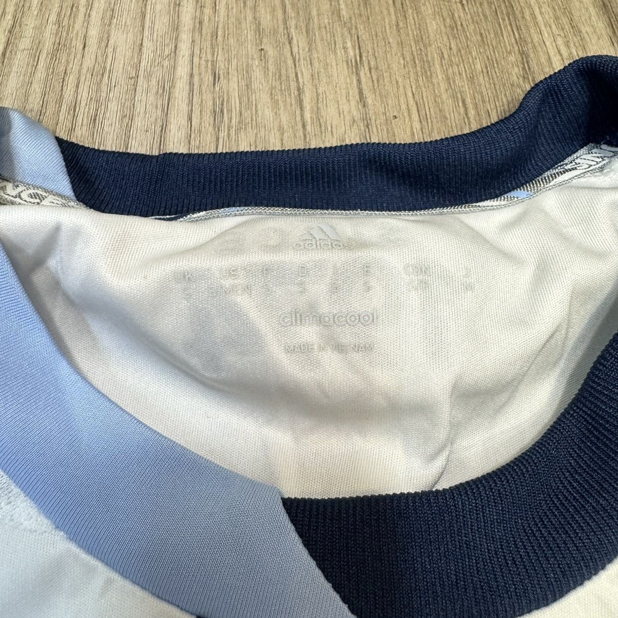Adidas × Signatures Vancouver Whitecaps 13/14 player issue team squad signed Size US S / EU 44-46 / 1 - 9 Thumbnail