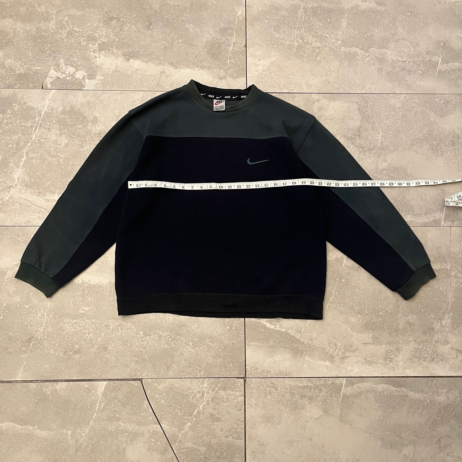 Nike Vintage Nike Vintage Two-Tone Sweatshirt – Size L Size US L / EU 52-54 / 3 - 4 Thumbnail