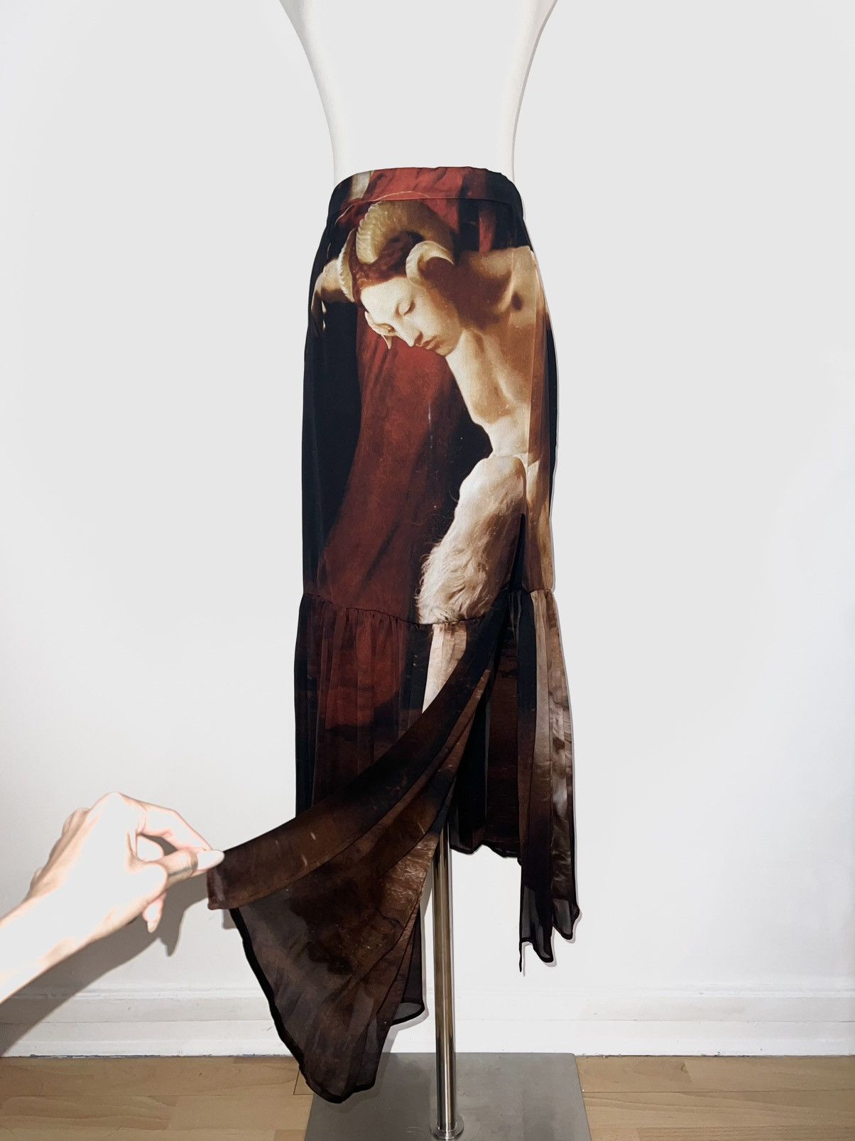 Givenchy Givenchy “Faun” printed silk skirt from the Fall 2015 Size 27" / US 4 / IT 40 - 3 Thumbnail
