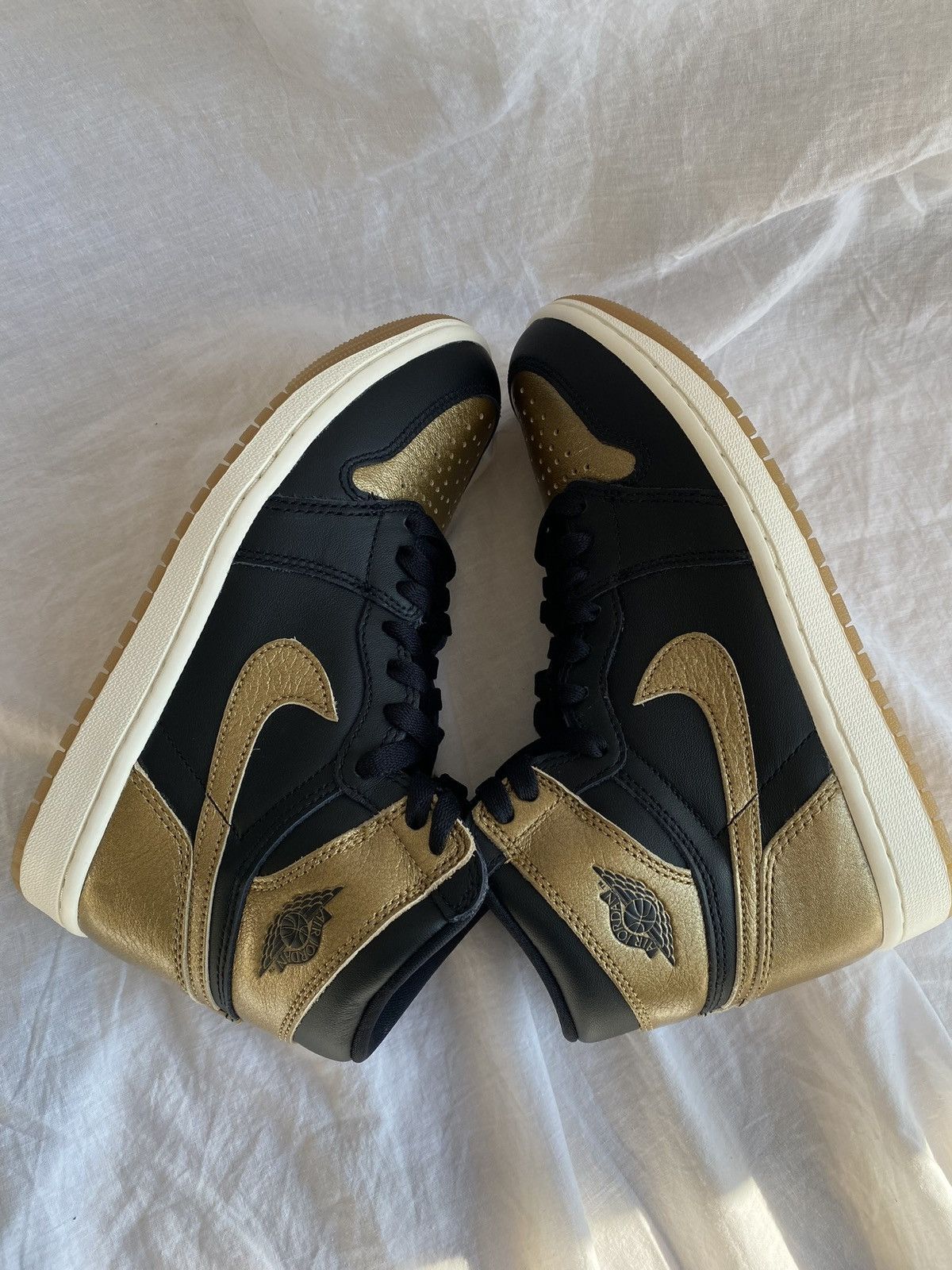 Jordan Brand Nike Air Jordan One Metalic Gold Size US 5.5 / EU 38 - 12 Thumbnail