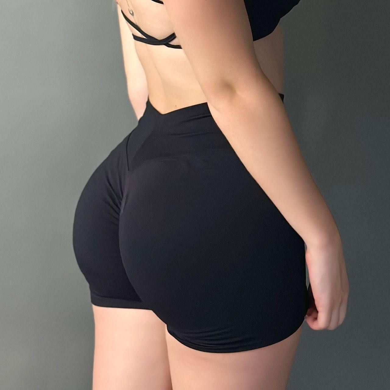 Other 2 piece gymset! Cute Black sport bra and shorts Size M / US 6-8 / IT 42-44 - 2 Thumbnail