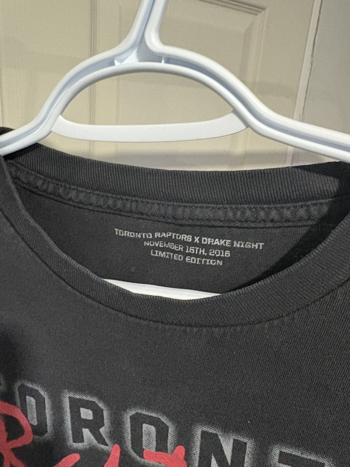 October's Very Own DRAKE TOUR LONGSLEVE Size US L / EU 52-54 / 3 - 2 Thumbnail