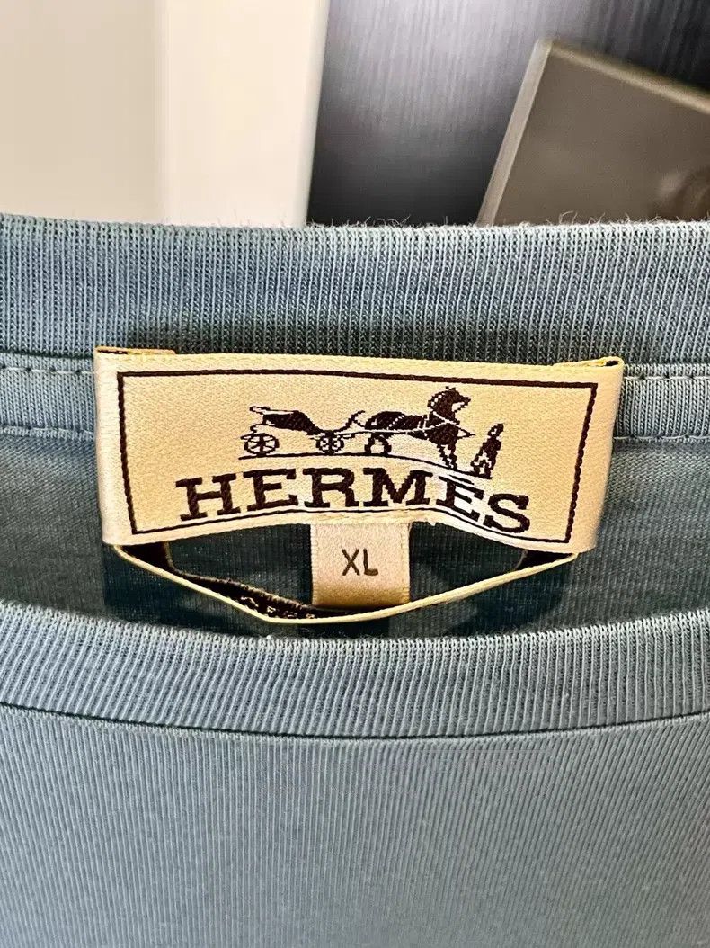 Hermes Hermes Solid Color Leather Detail Round Neck Straight Slee Size US XL / EU 56 / 4 - 4 Thumbnail