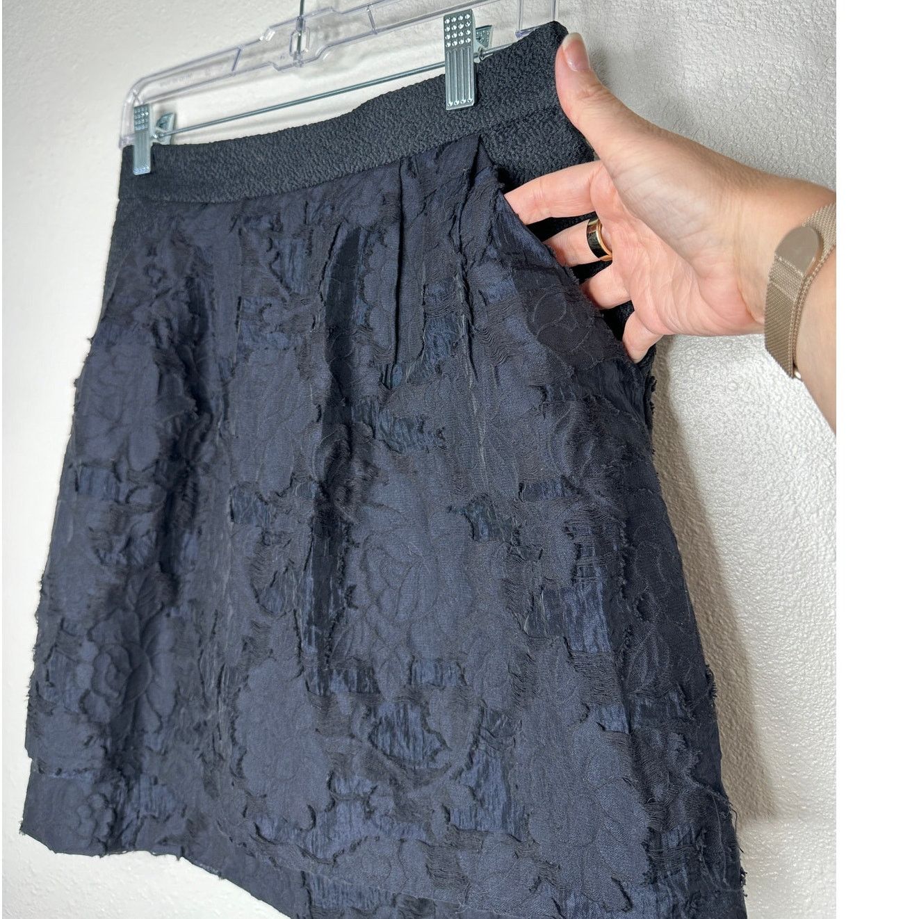 H&M H&M Black Tiered Jacquard Weave Lace Back Zip Mini Skirt 8 Size 30" / US 8 / IT 44 - 4 Thumbnail