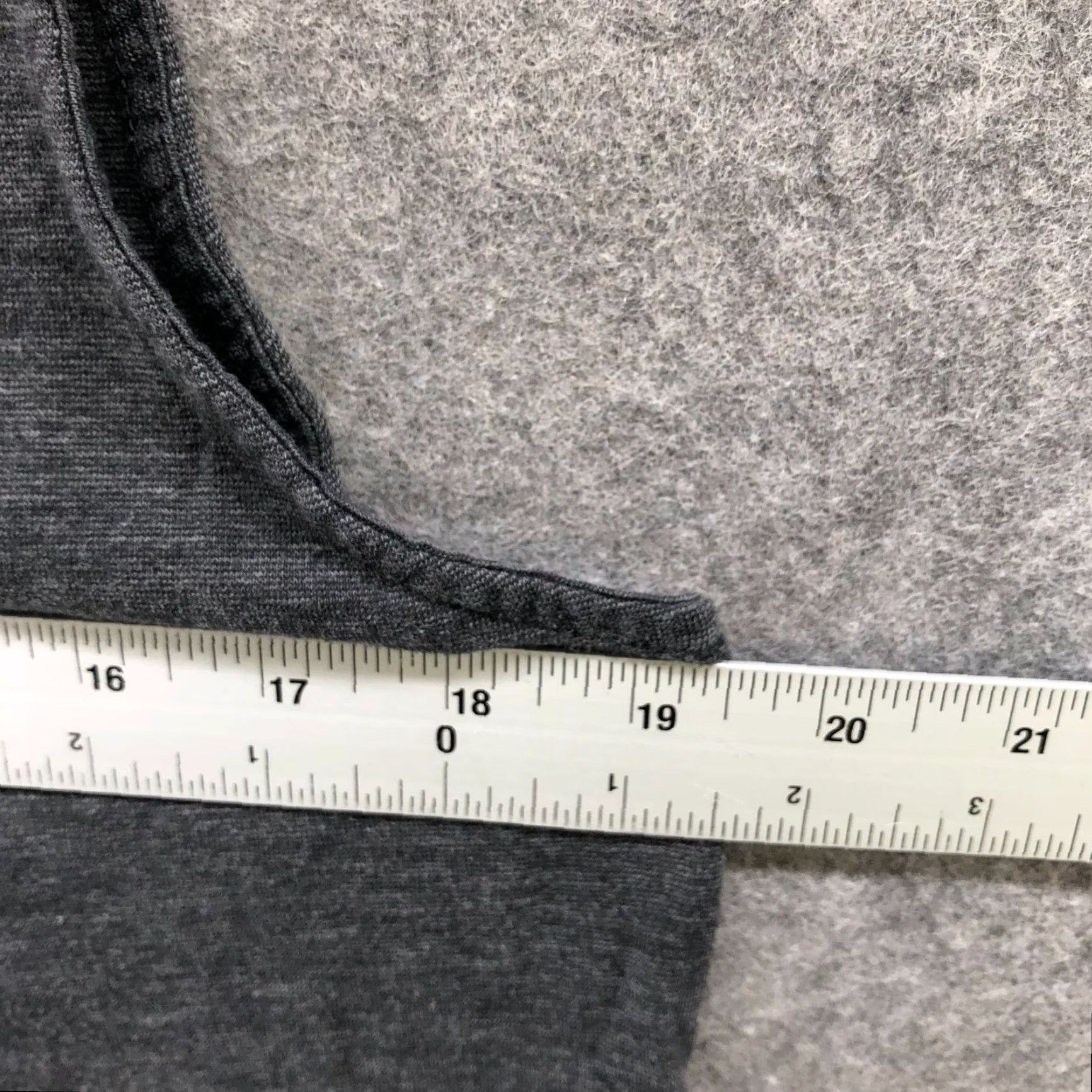 Logo 7 ADIDAS Tank Shirt Womens S Dark Gray Logo Crewneck Sleeveless Tee Relaxed Fit Casual Activewear Shirts Womens S Gray Logo Tee Size S / US 4 / IT 40 - 6 Thumbnail