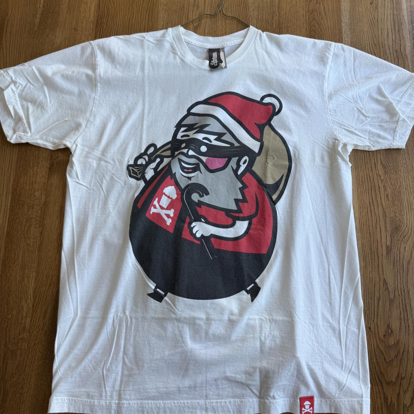 Unknown London Johnny Cupcakes Bad Santa Claus T-Shirt Vintage Vault Size L Size US L / EU 52-54 / 3 - 1 Thumbnail