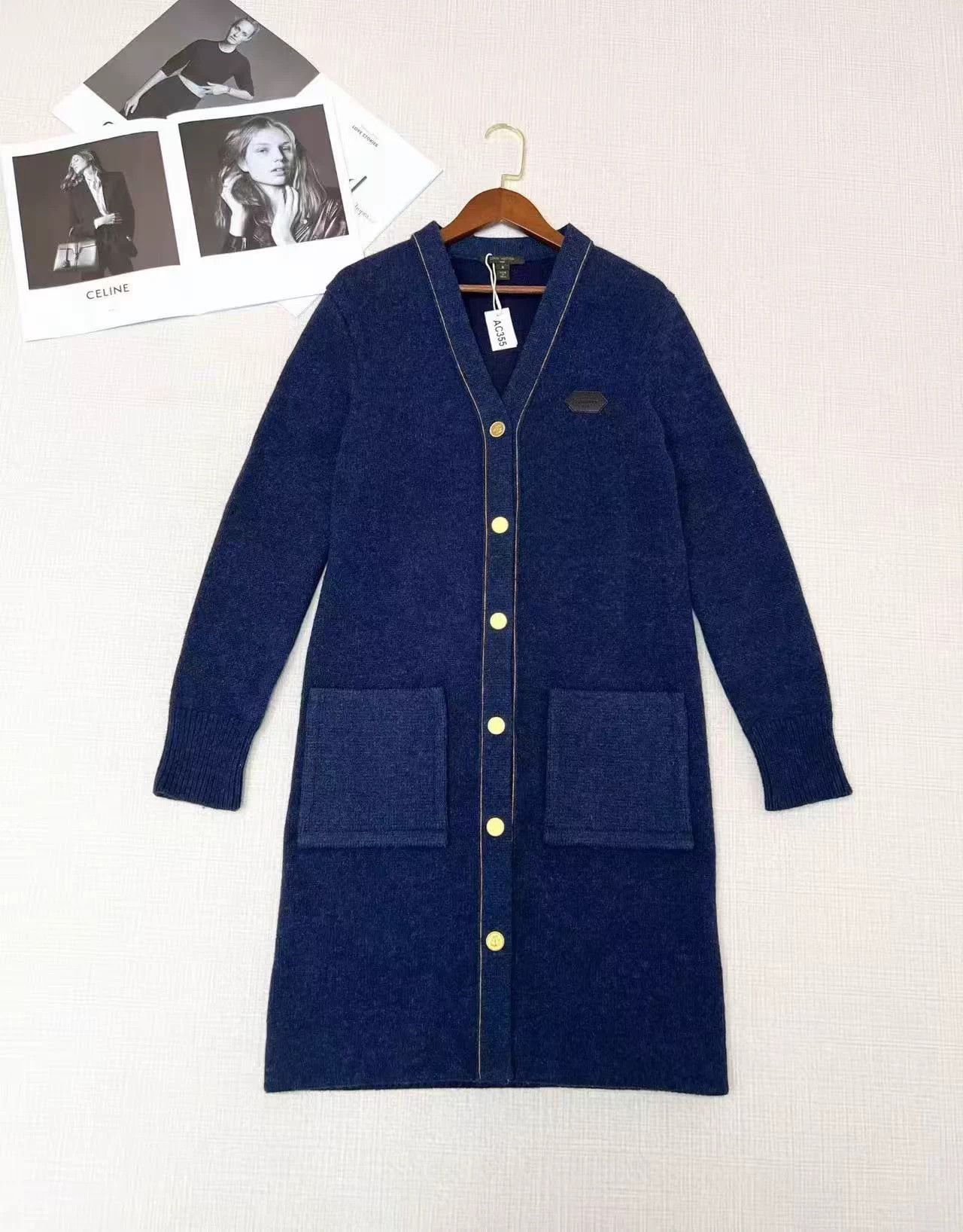 Louis Vuitton Louis Vuitton small logo wool coat size S Size S / US 4 / IT 40 - 1 Thumbnail
