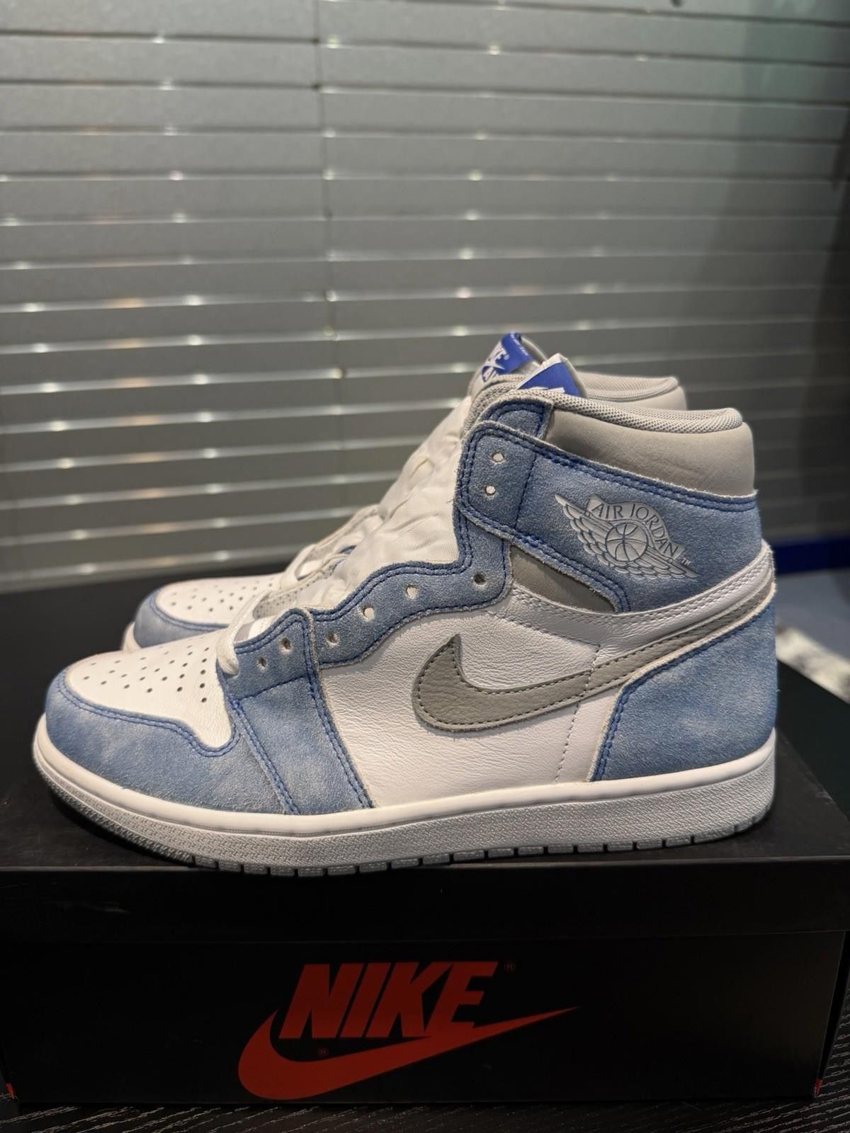 Jordan Brand Jordan 1 Retro High OG Hyper Royal White/Blue Suede Size 9 Size US 9 / EU 42 - 3 Thumbnail
