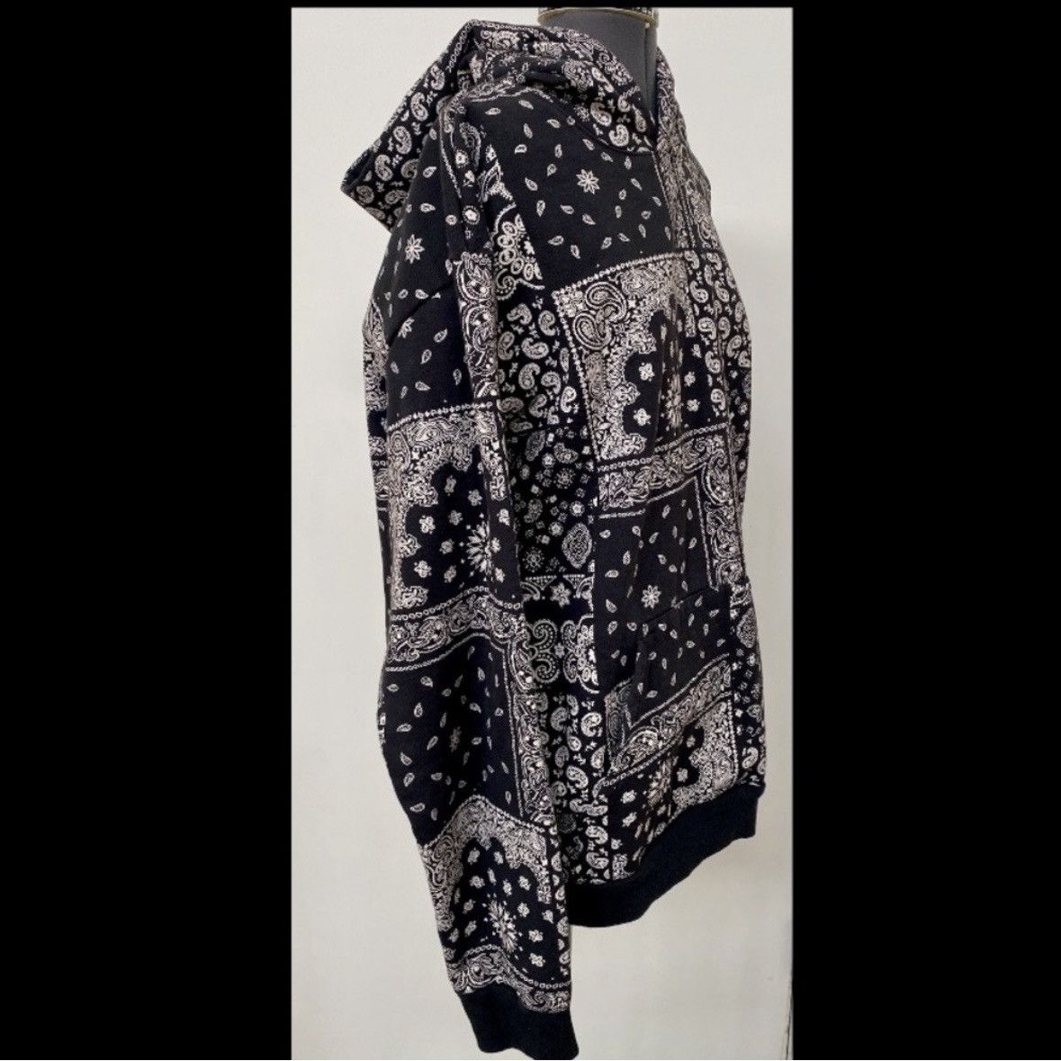 Talentless TALENTLESS HOODED HOODIE SWEATSHIRT BLACK BANDANA FLEECE L Size US L / EU 52-54 / 3 - 4 Thumbnail