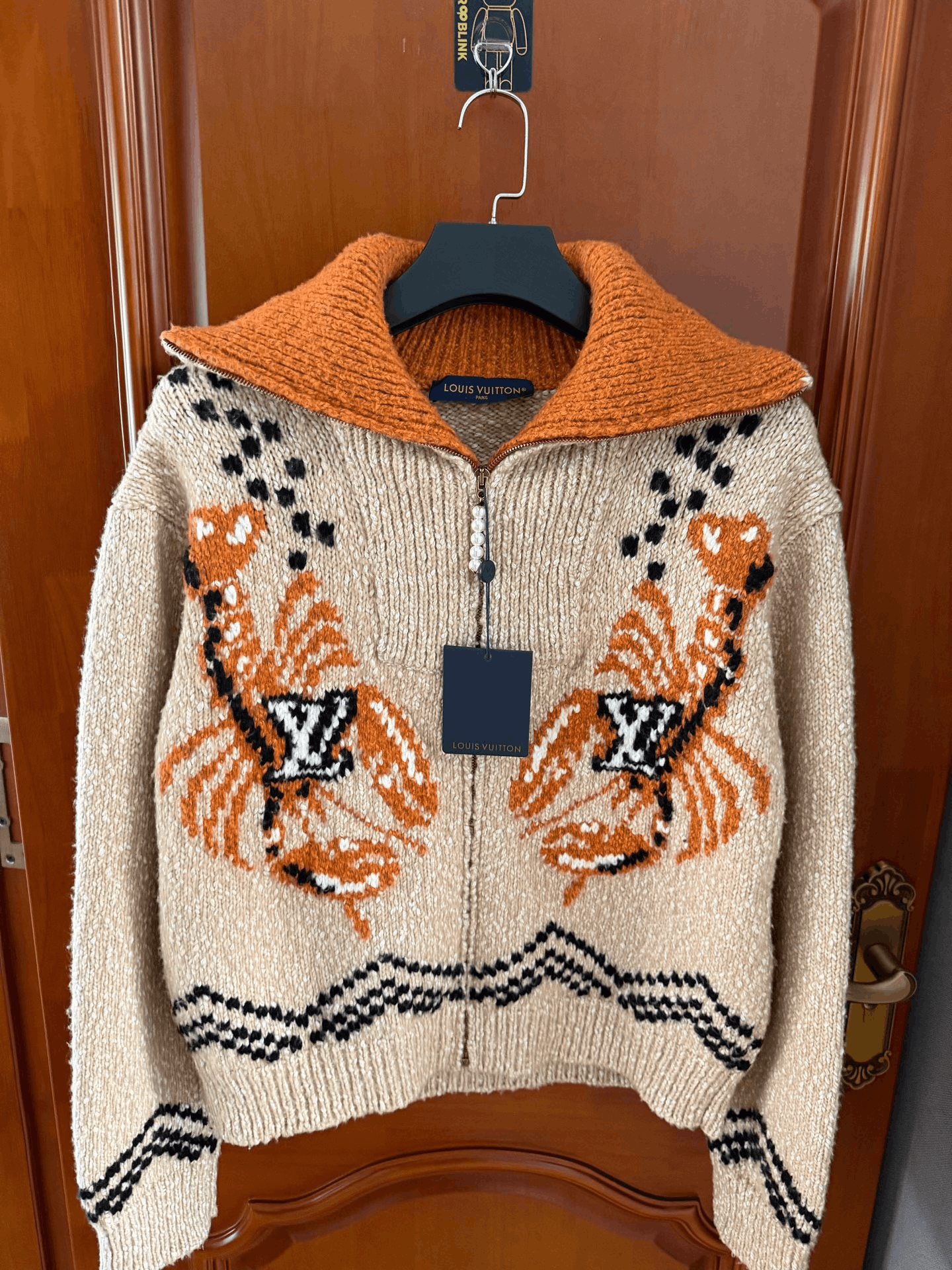 Louis Vuitton Louis Vuitton Sweater M Women Size M / US 6-8 / IT 42-44 - 1 Thumbnail