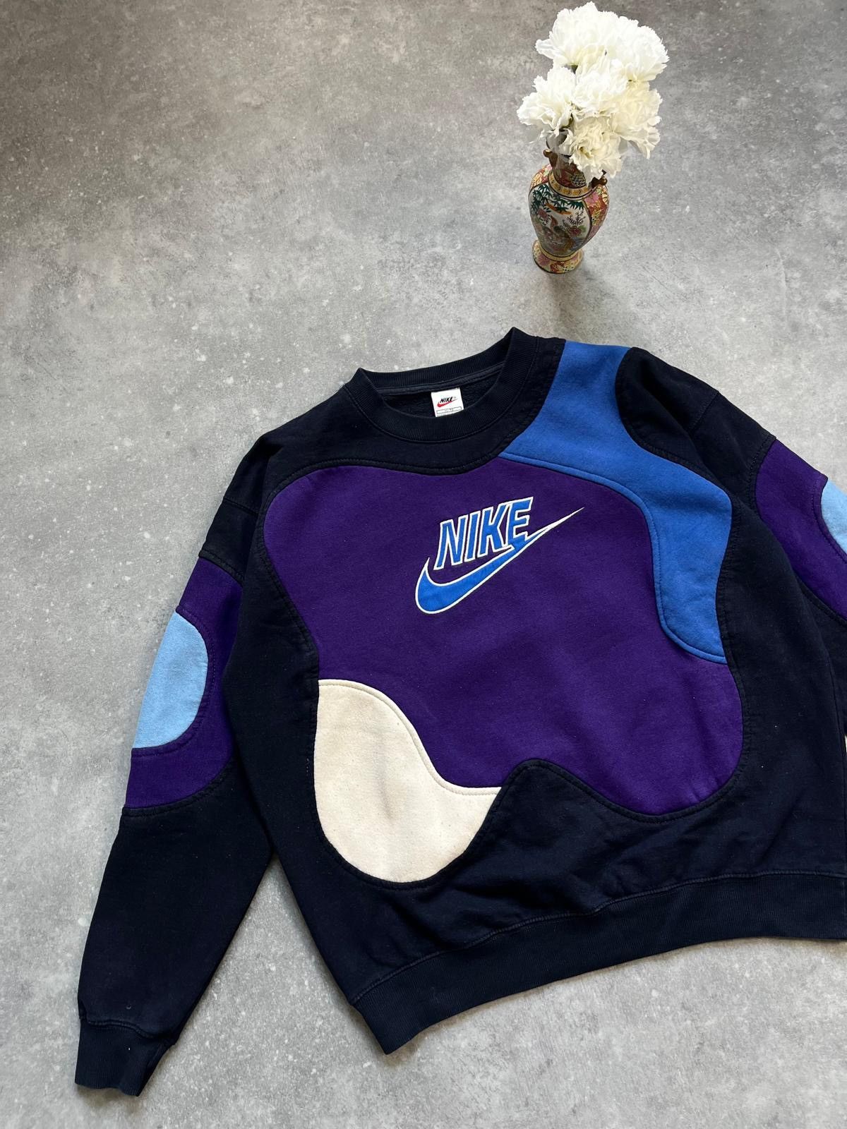 Nike × Vintage Rare Vintage 90s Nike Central Swoosh Boxy Fit Sweatshirt Size US L / EU 52-54 / 3 - 3 Thumbnail
