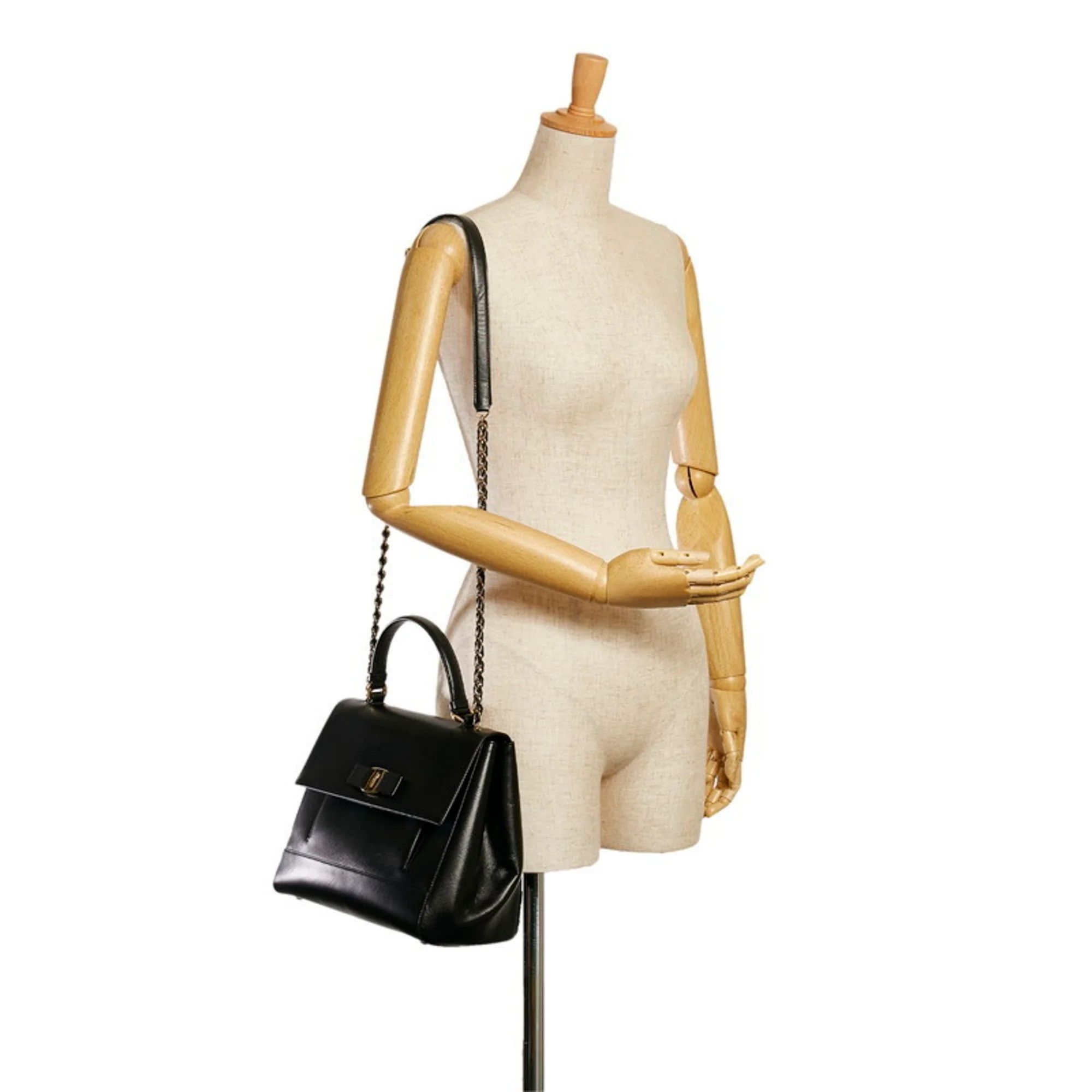 Salvatore Ferragamo o1s1rm0924 Size: OS / Valara Ribbon Shoulder Bag in Black Size ONE SIZE - 8 Thumbnail