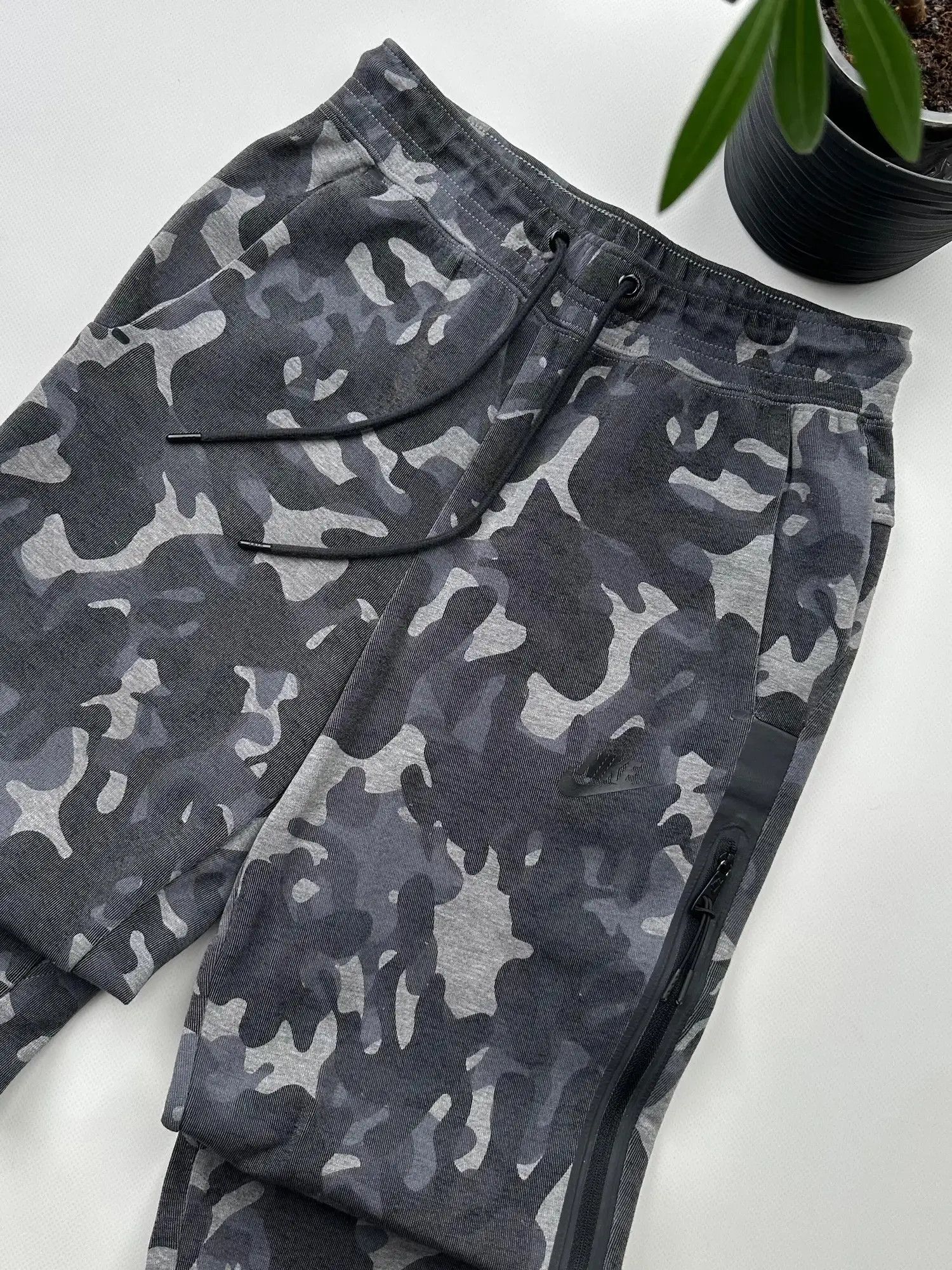 Nike Nike Tech Fleece Sweatpants (226) Size US 28 / EU 44 - 2 Thumbnail