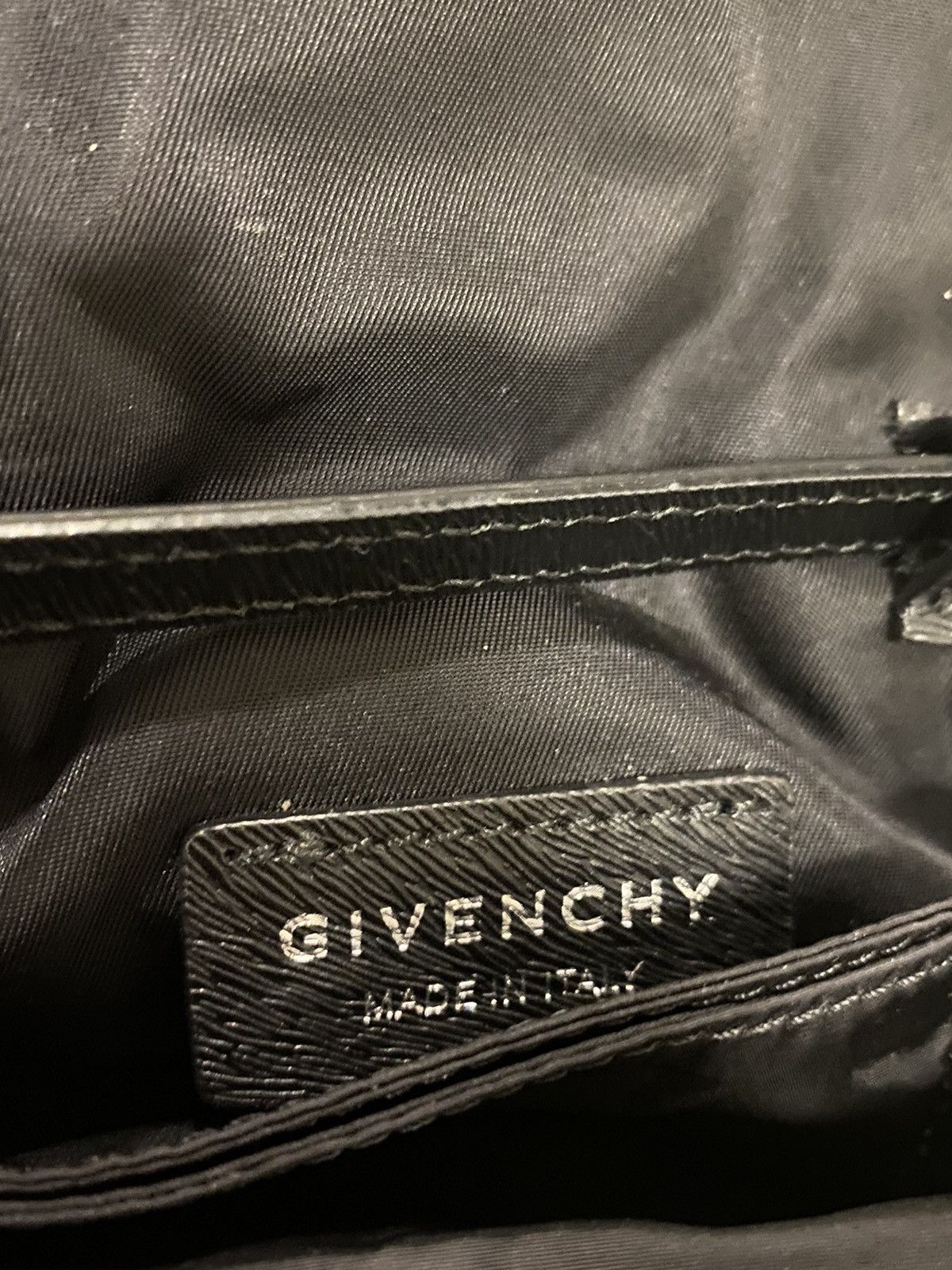 Givenchy Givenchy 4G Pouch On Strap With Tags Like New In Black Size ONE SIZE - 7 Thumbnail