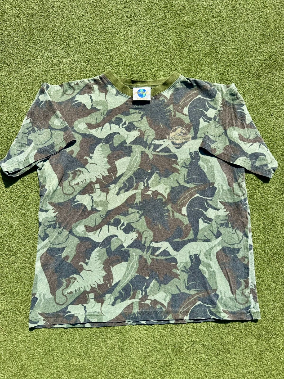 Universal Studios × Vintage 1997 Jurassic Park Universal Studios 90’s Camo Movie T-Shirt Size US L / EU 52-54 / 3 - 1 Thumbnail