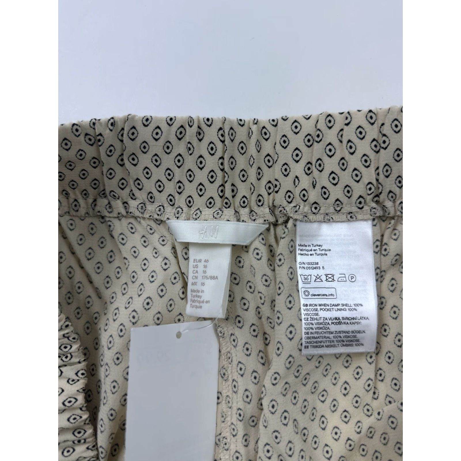 H&M H&M Vintage Ruffle Shorts Women’s 16 Beige Geometric Casual 70s 90s Size 38" / US 16 / IT 52 - 5 Thumbnail