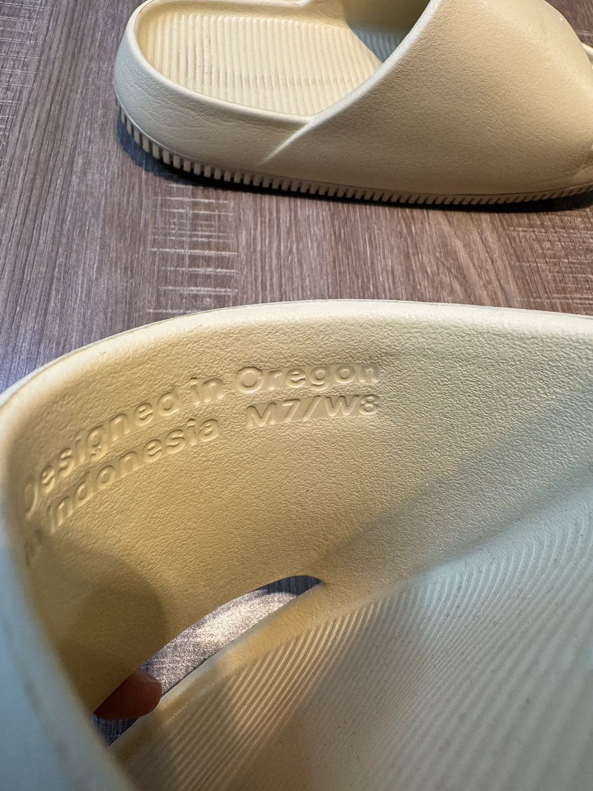Nike Nike Calm Slides Size M7 W8 SESAME Slide Used Size US 7 / EU 40 - 7 Thumbnail