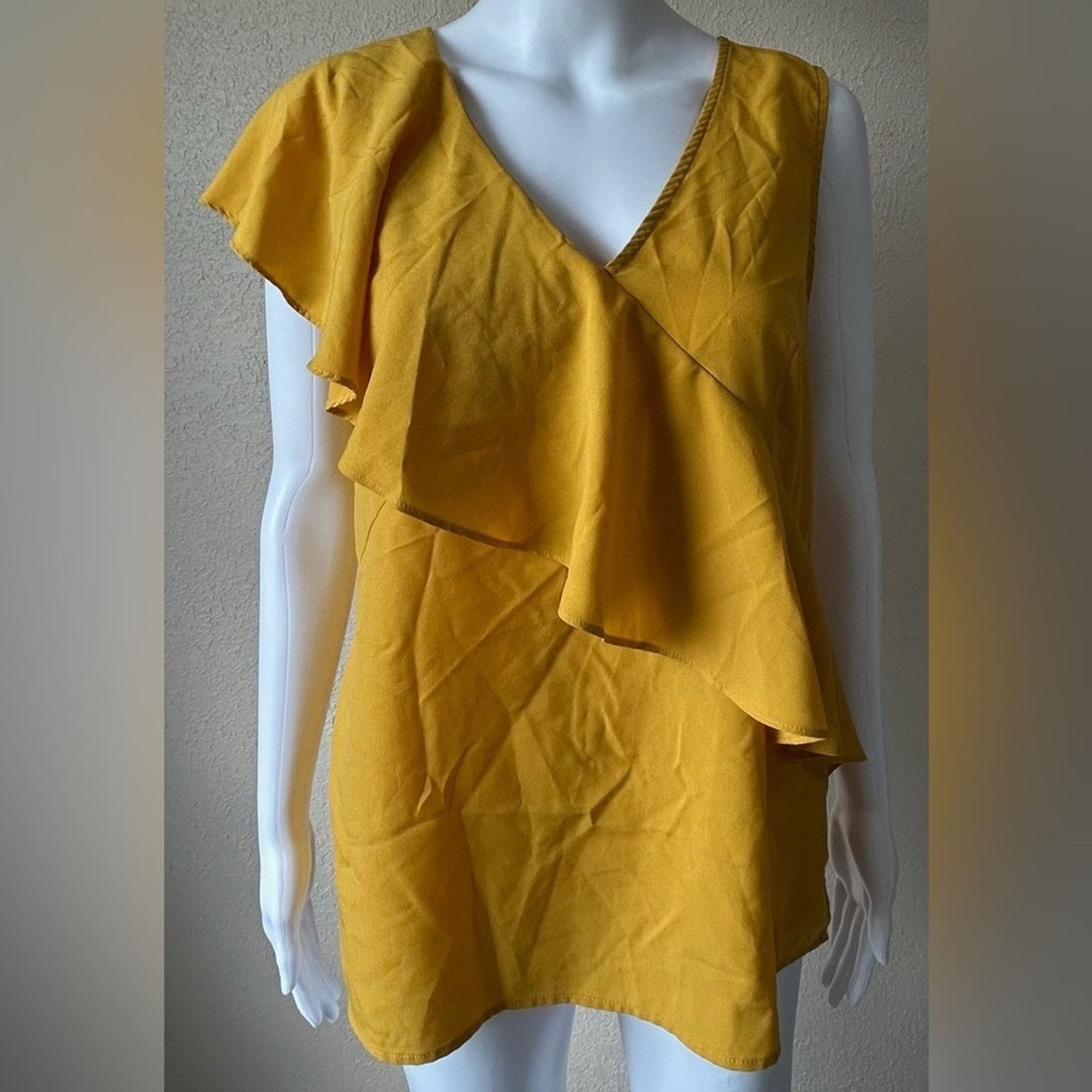 Banana Republic Banana Republic | Yellow Polyester Ruffle Blouse | Medium Size M / US 6-8 / IT 42-44 - 1 Thumbnail