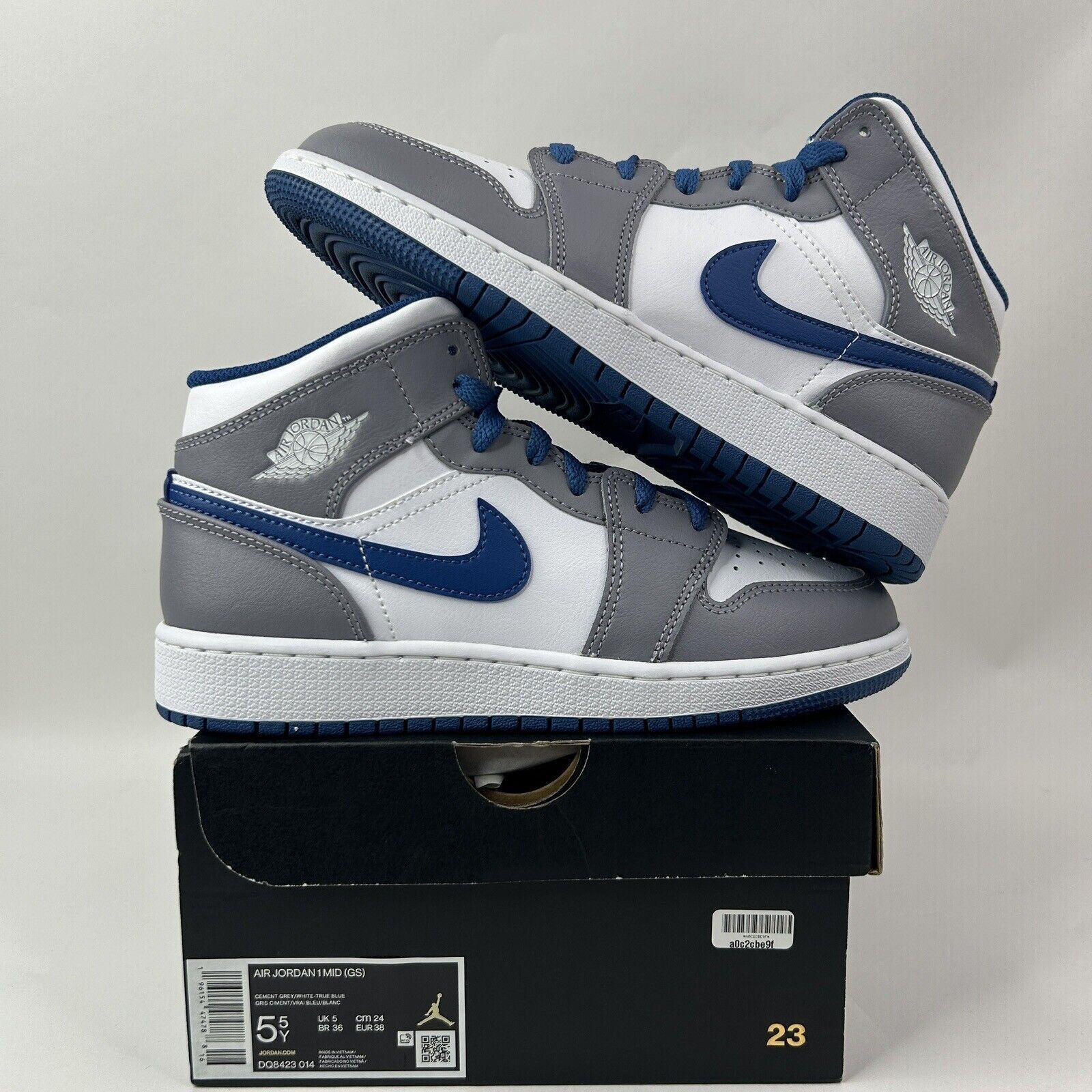 Nike Nike Air Jordan 1 Mid GS “Cement Grey/True Blue" 2024 Size US 7 / IT 37 - 1 Thumbnail