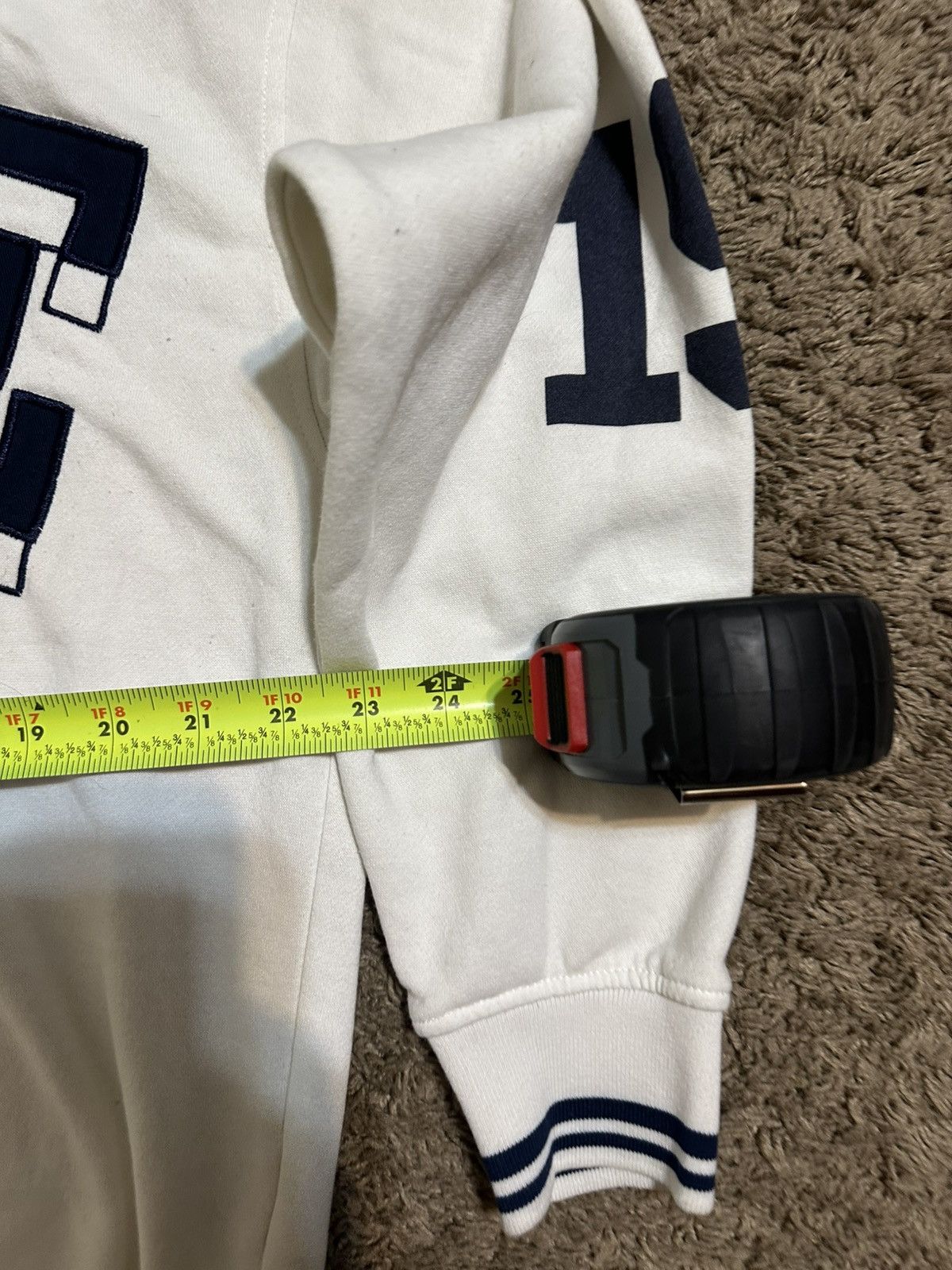 NCAA Vintage Woman’s Yale University White sweater 00s size small Size S / US 4 / IT 40 - 6 Thumbnail