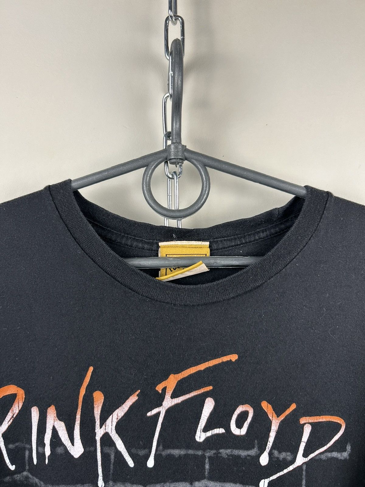 Band Tees Vintage 00s Pink Floyd The Wall 2007 T shirt Size US M / EU 48-50 / 2 - 2 Thumbnail