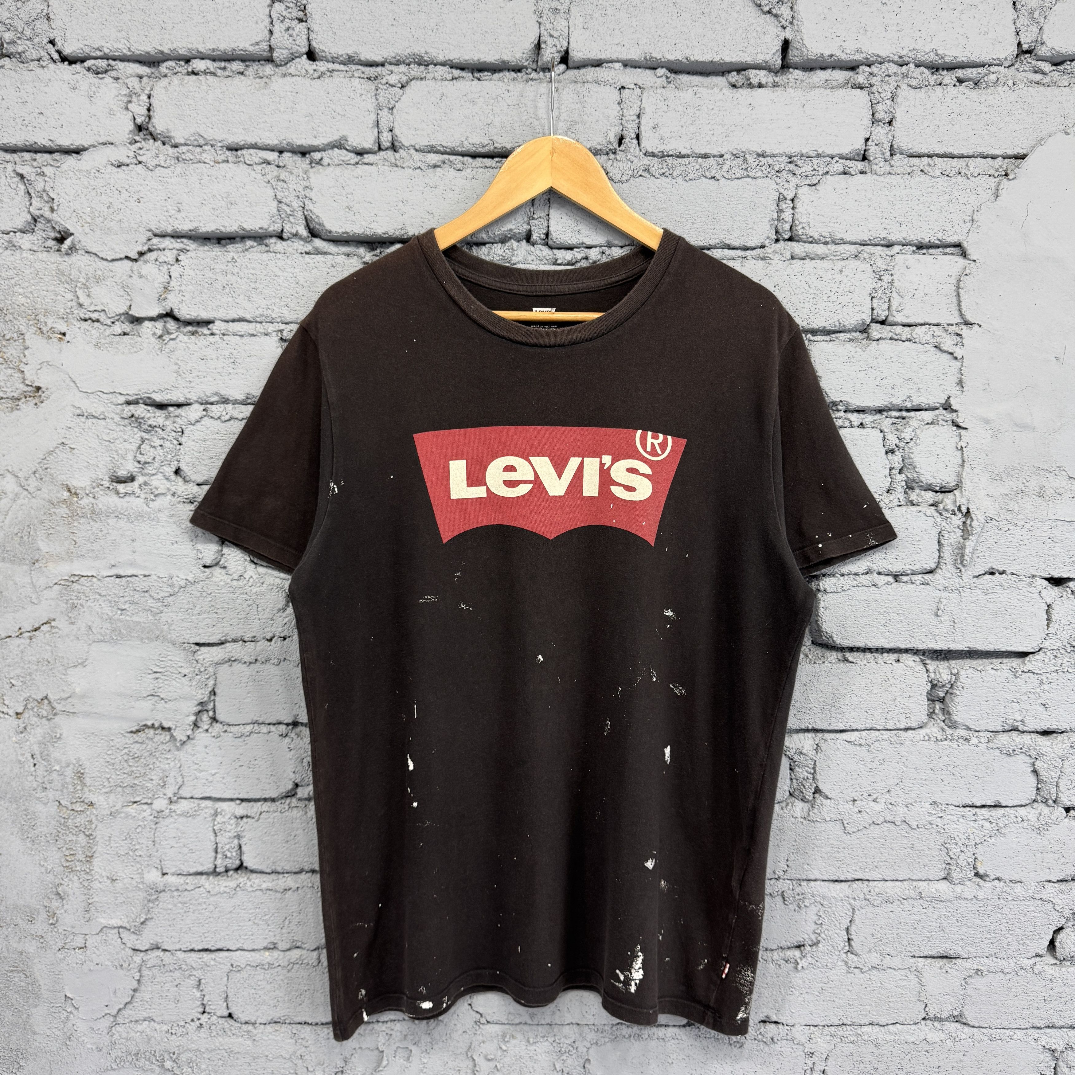 Levi's Levis Red Batwing Logo Paint Defect Tshirt Size US XL / EU 56 / 4 - 1 Thumbnail