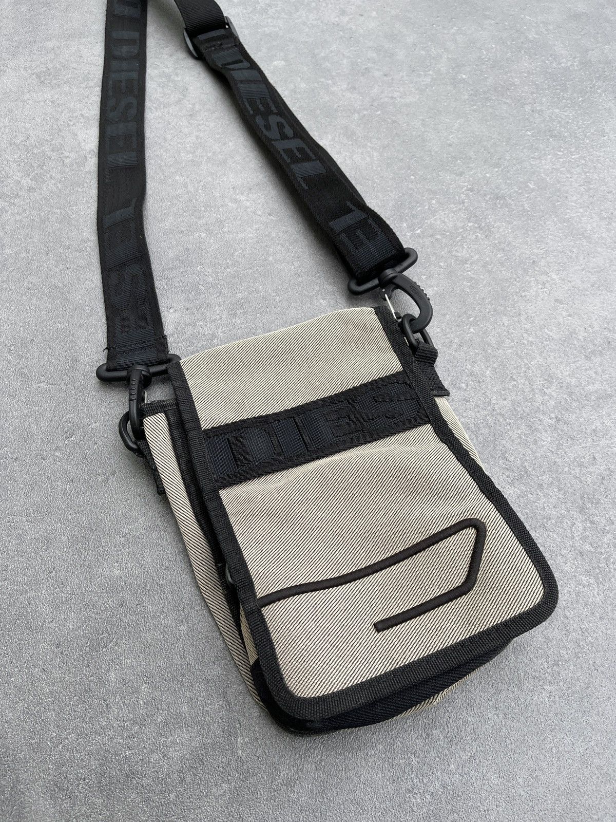 Diesel × Japanese Brand 🔥2000’s DIESEL Big Logo Crossbody Bag Size ONE SIZE - 2 Thumbnail