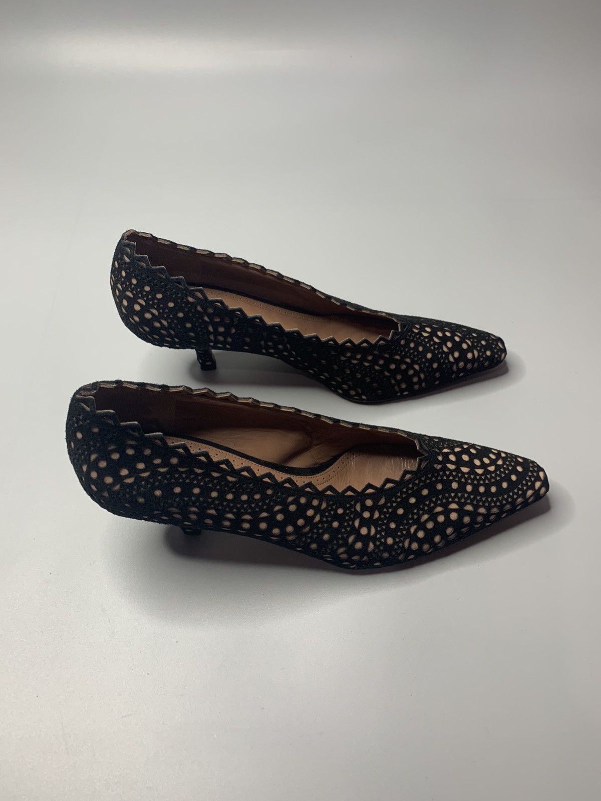 Alaia Alaia Lazer Cut Suede Pumps Size US 7 / IT 37 - 4 Thumbnail