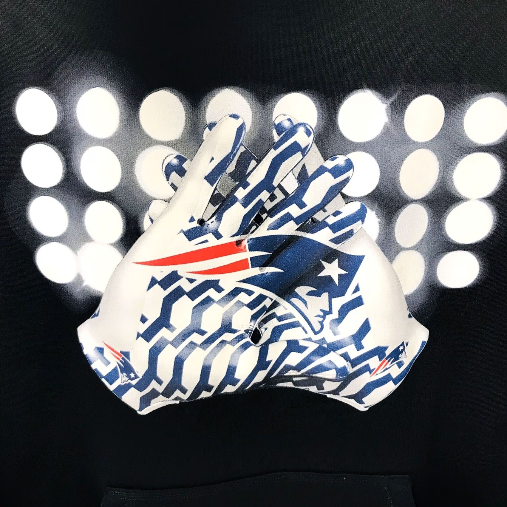 Nike Nike Patriots NFL Football Gloves Graphic Therma-Fit Hoodie M Black Unisex Adults Pullover Hooded Lightweight Kangaroo Pocket Athletic Sweatshirt Size US M / EU 48-50 / 2 - 3 Thumbnail
