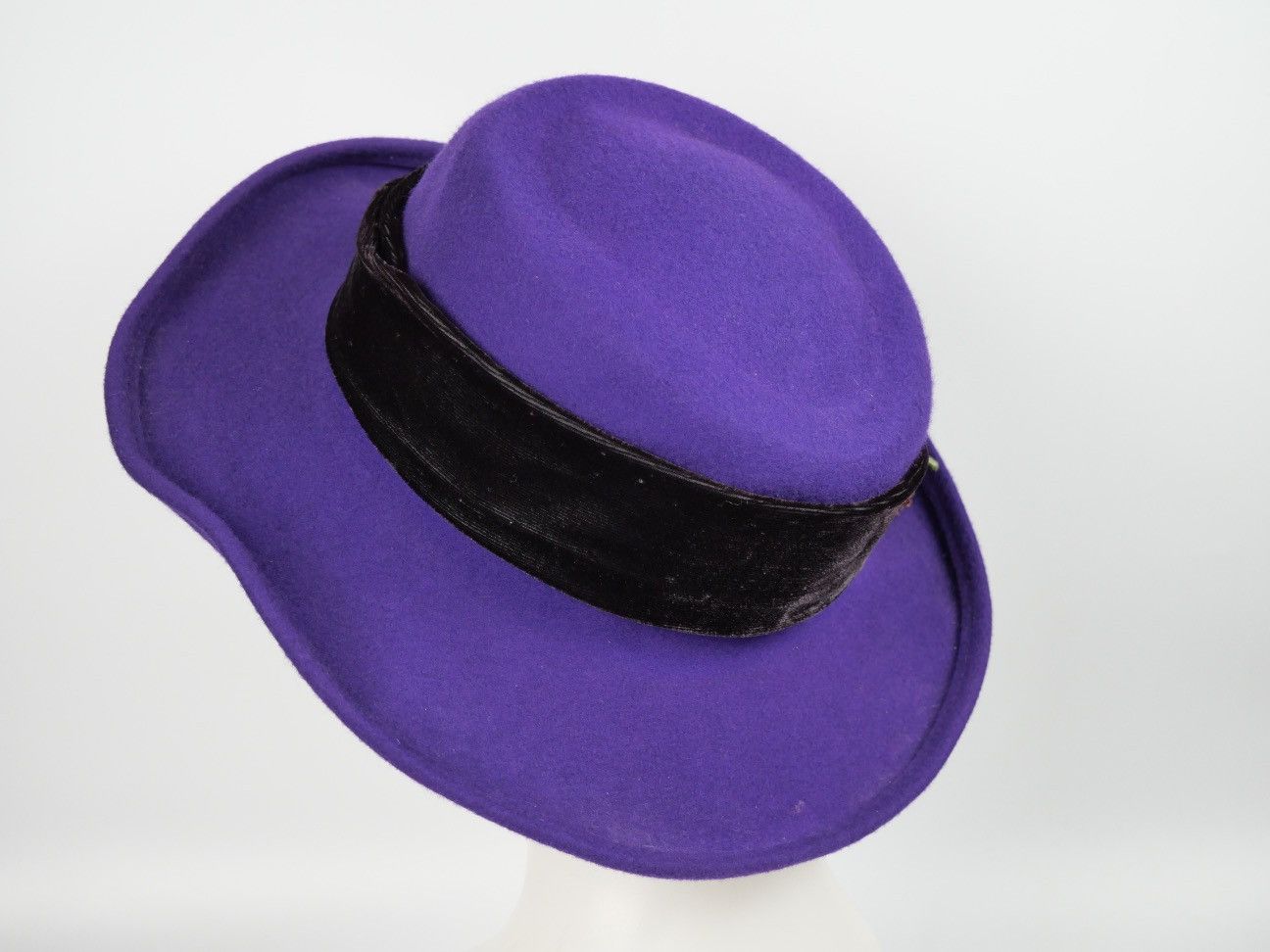 Vintage Vintage Purple Felted Wool Hat With Flowers Made in USA Size ONE SIZE - 7 Thumbnail