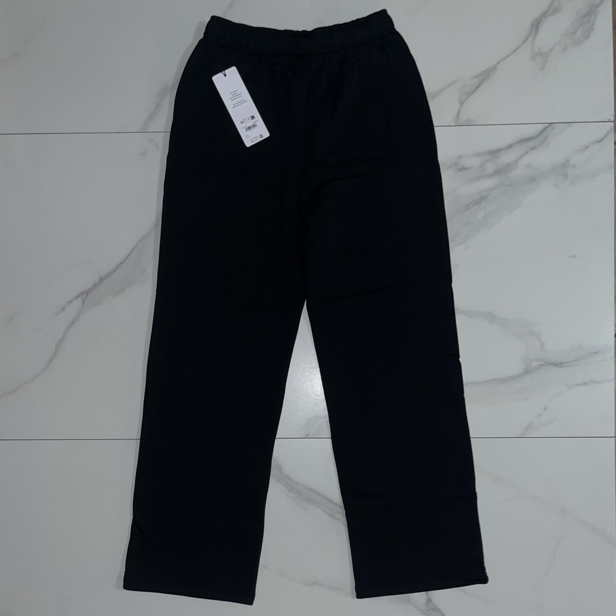 Alo Alo Yoga Accolade Straight Leg Sweatpants Black Logo Medium Size 28" / US 6 / IT 42 - 2 Thumbnail