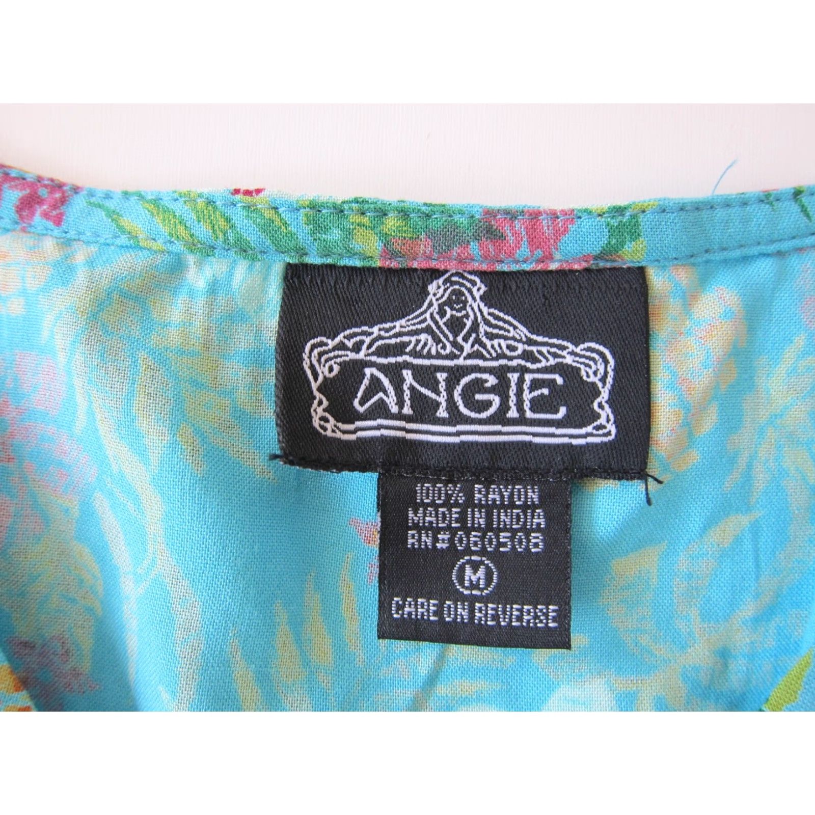 Vintage Angie Blouse Shirt Womens V-Neck Puff Sleeve Crop Peasant 100% Rayon Blue Green Pink Medium Size M / US 6-8 / IT 42-44 - 3 Thumbnail