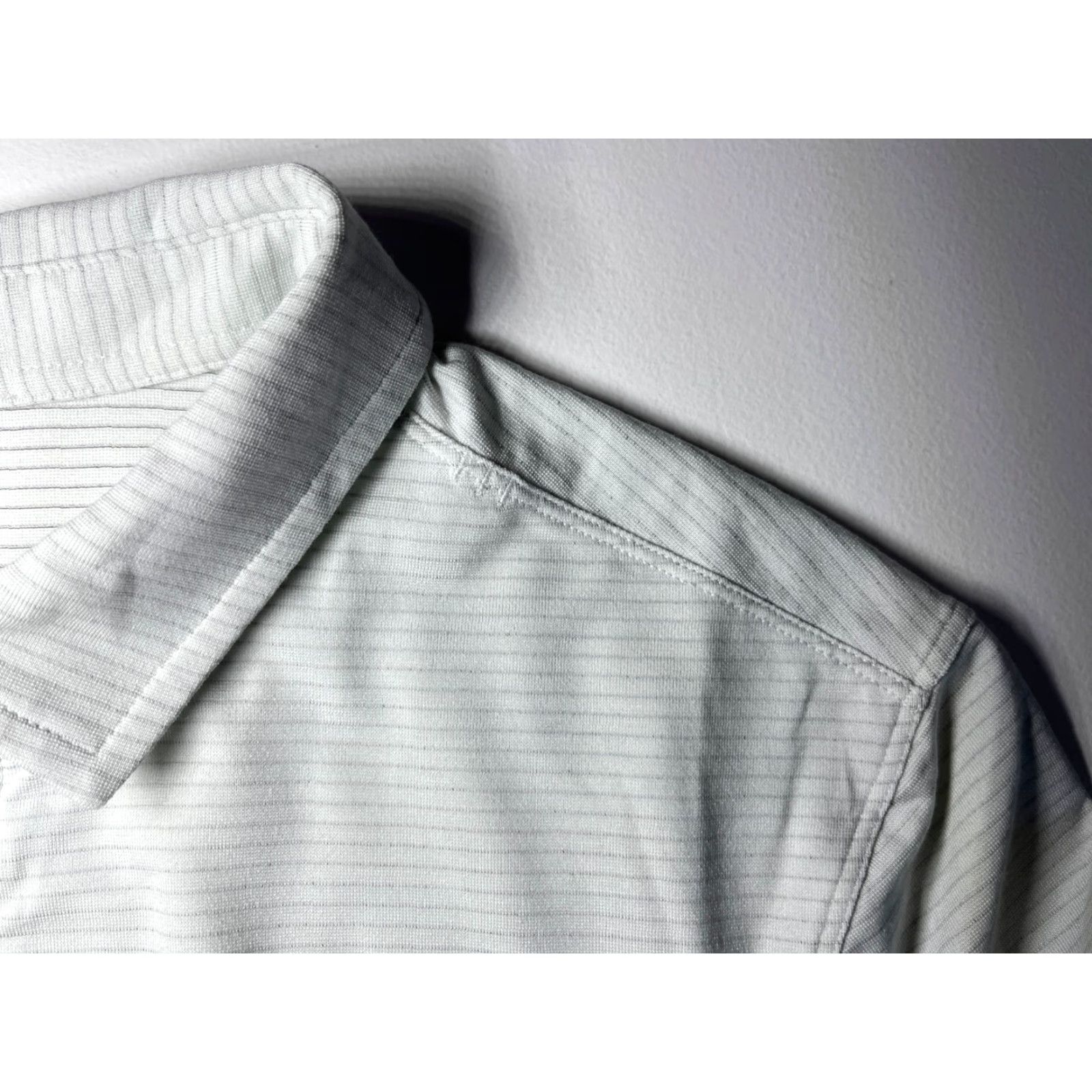 Lululemon Lululemon Men's Long Sleeve Polo Shirt Striped Sz M Light Green Logo Size US M / EU 48-50 / 2 - 7 Thumbnail