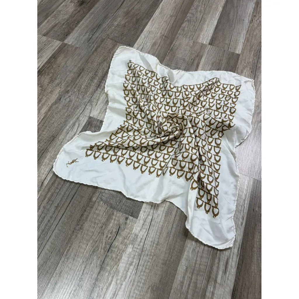 Yves Saint Laurent Yves Saint Laurent silk scarf Measurements: 50cm Size ONE SIZE - 4 Thumbnail