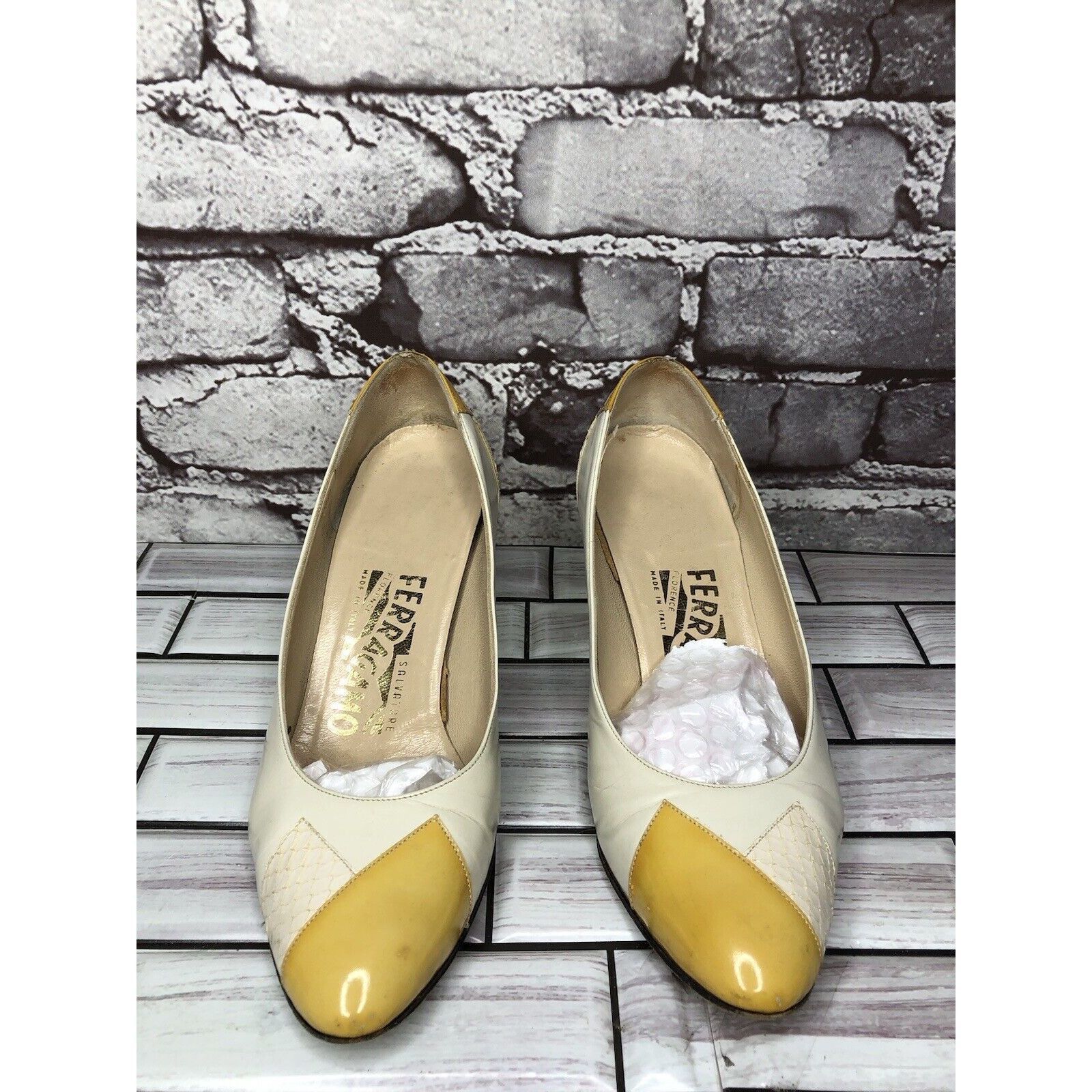 Salvatore Ferragamo Salvatore Ferragamo Ivory Leather Snake Yellow Patent Dress Size US 5 / IT 35 - 2 Thumbnail