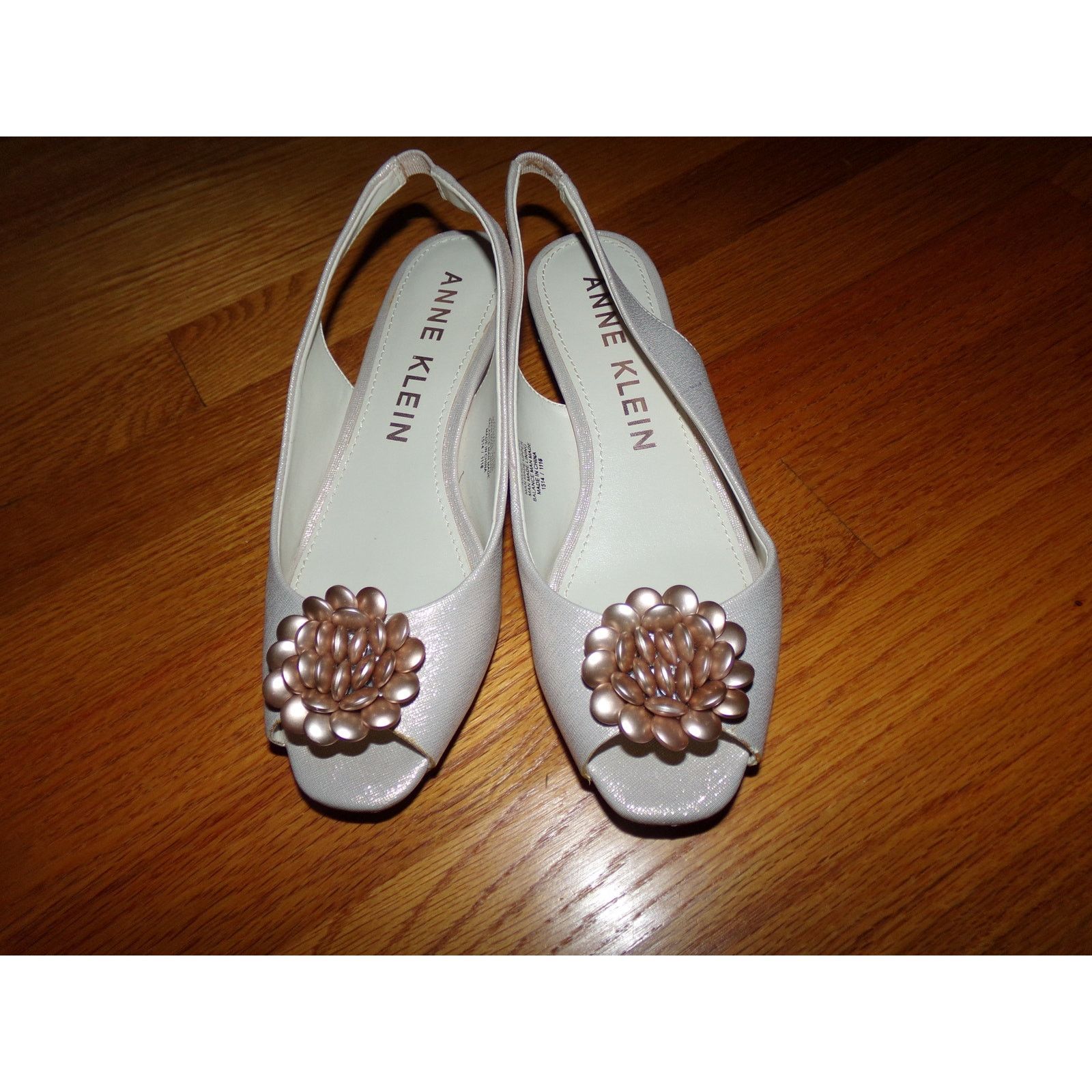 Anne Klein Vintage Anne Klein Akliza pink glitter fabric low heel 7.5 Size US 7.5 / IT 37.5 - 1 Thumbnail