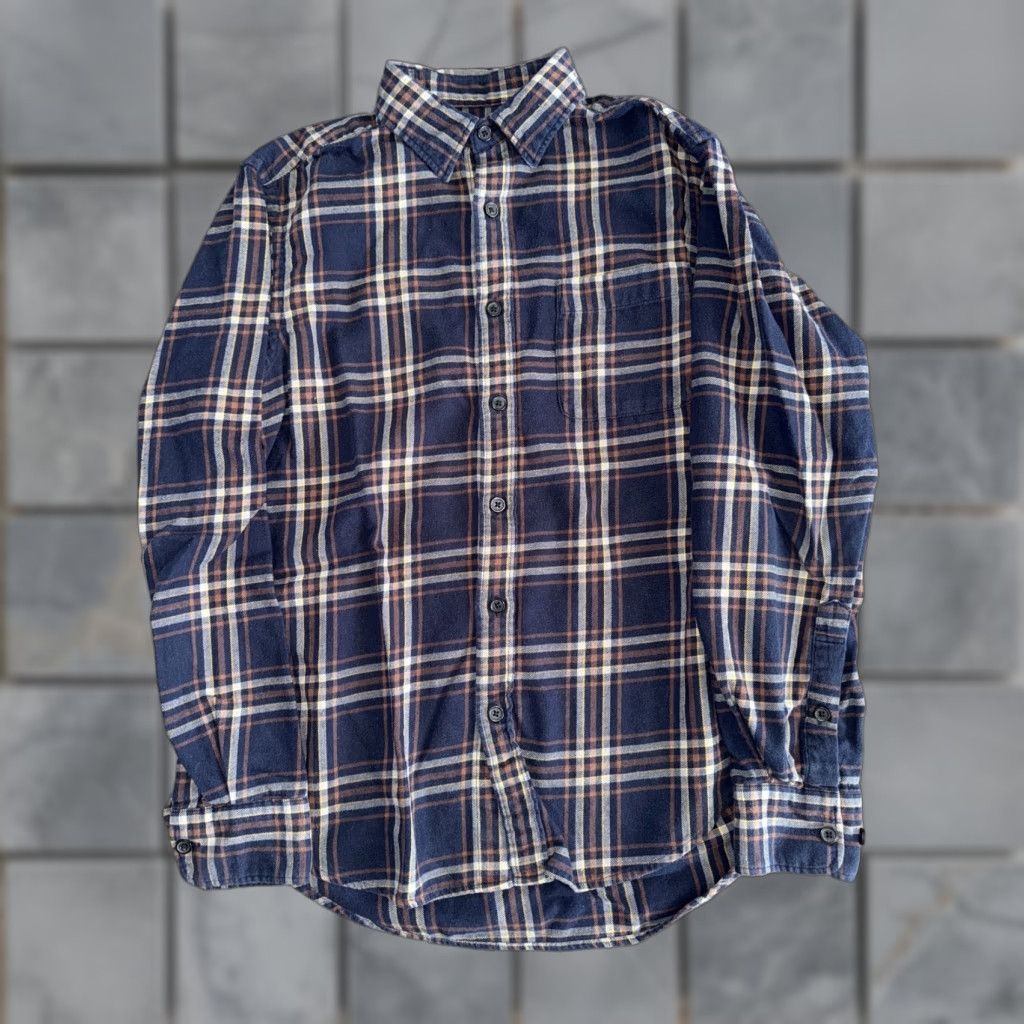 Uniqlo Uniqlo Plaid Flannel Button-Up Navy Blue Small Size US S / EU 44-46 / 1 - 1 Thumbnail